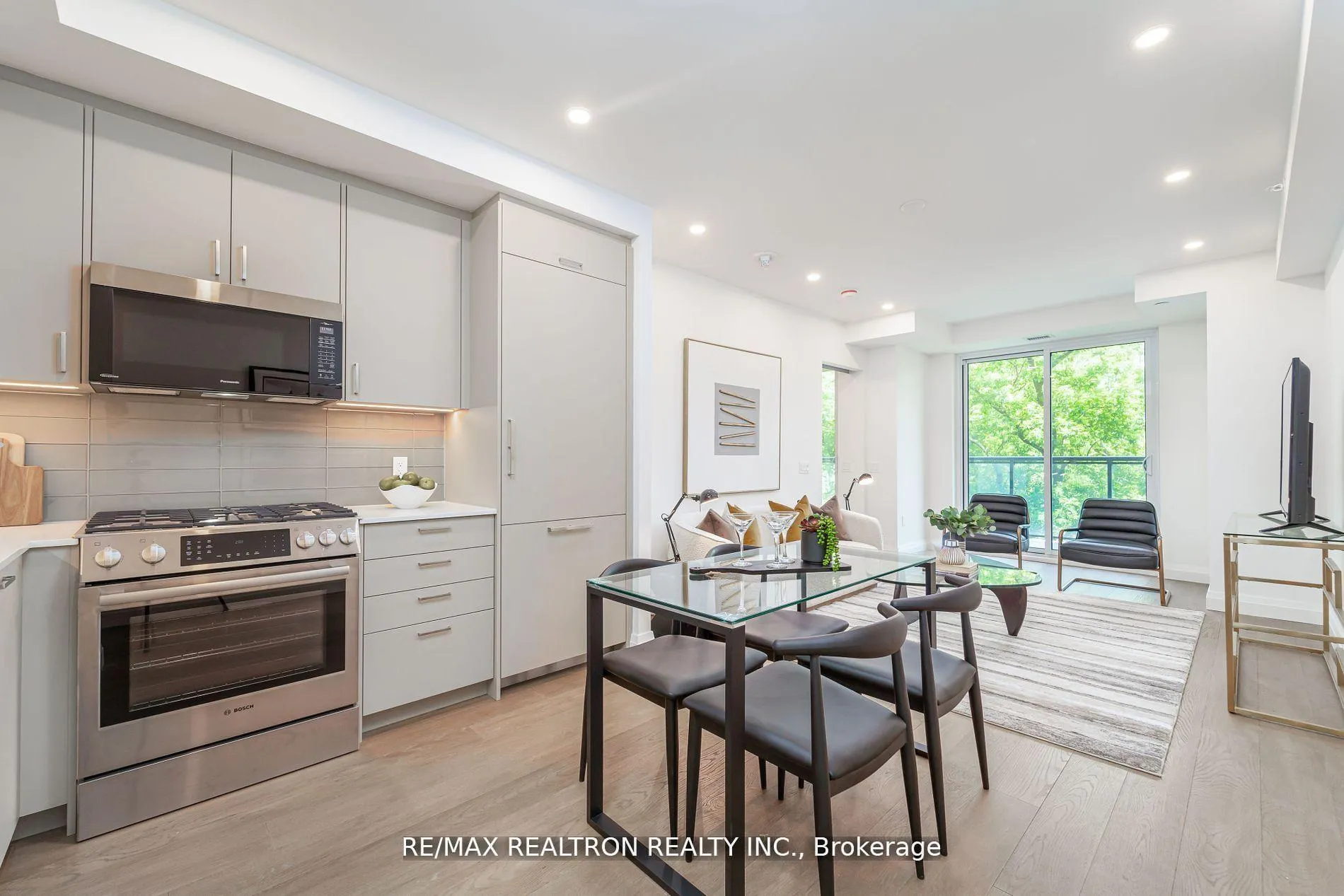 Photo 5 of Unit 403, 285 Avenue Road, Toronto, Casa Loma — HOMEH