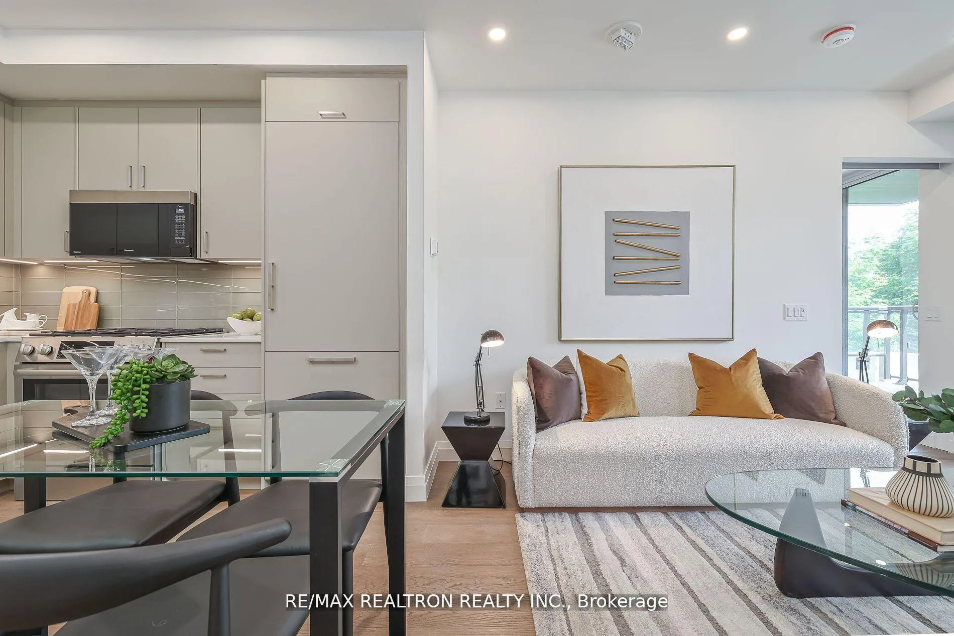 Photo 8 of Unit 403, 285 Avenue Road, Toronto, Casa Loma — HOMEH