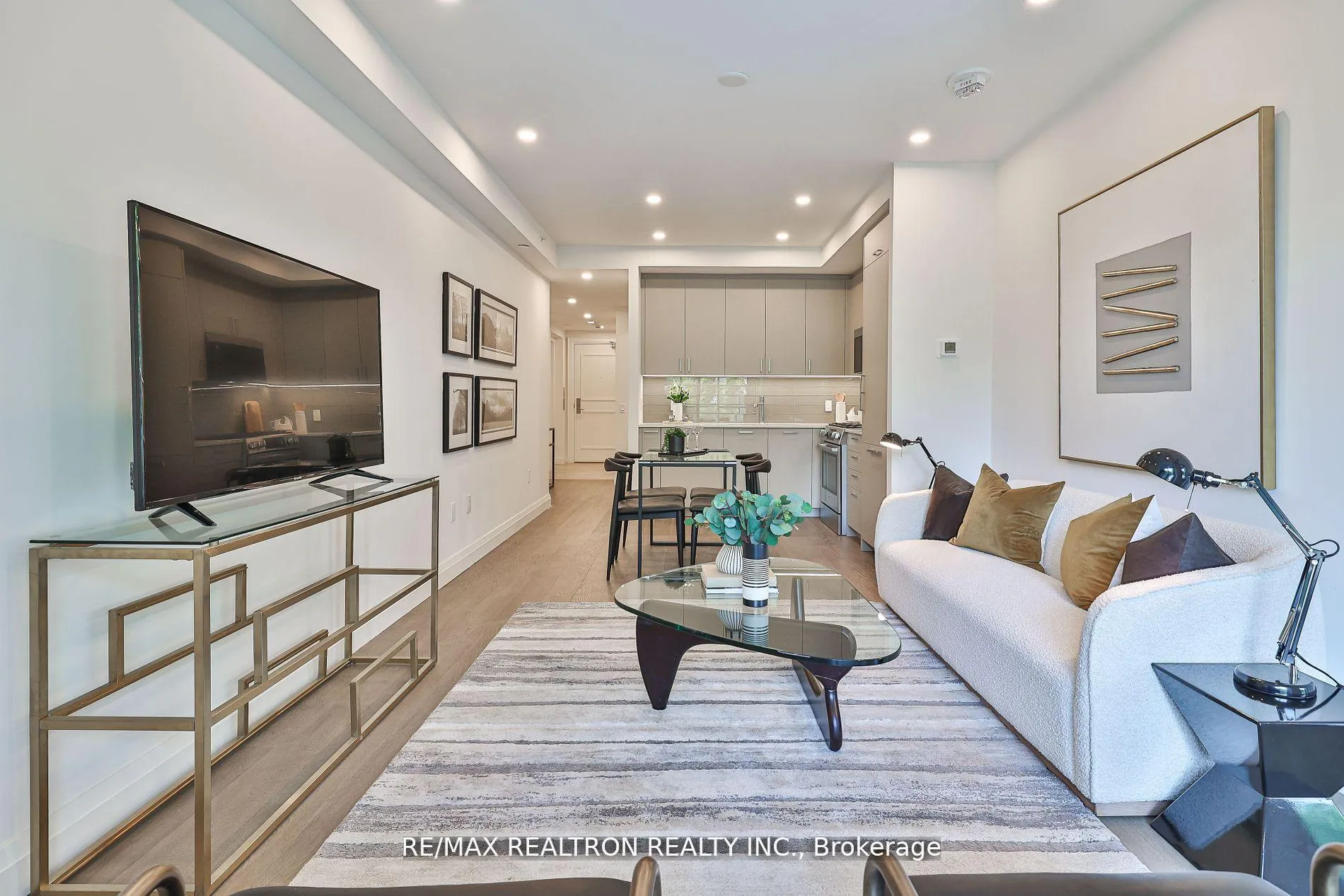 Photo 10 of Unit 403, 285 Avenue Road, Toronto, Casa Loma — HOMEH
