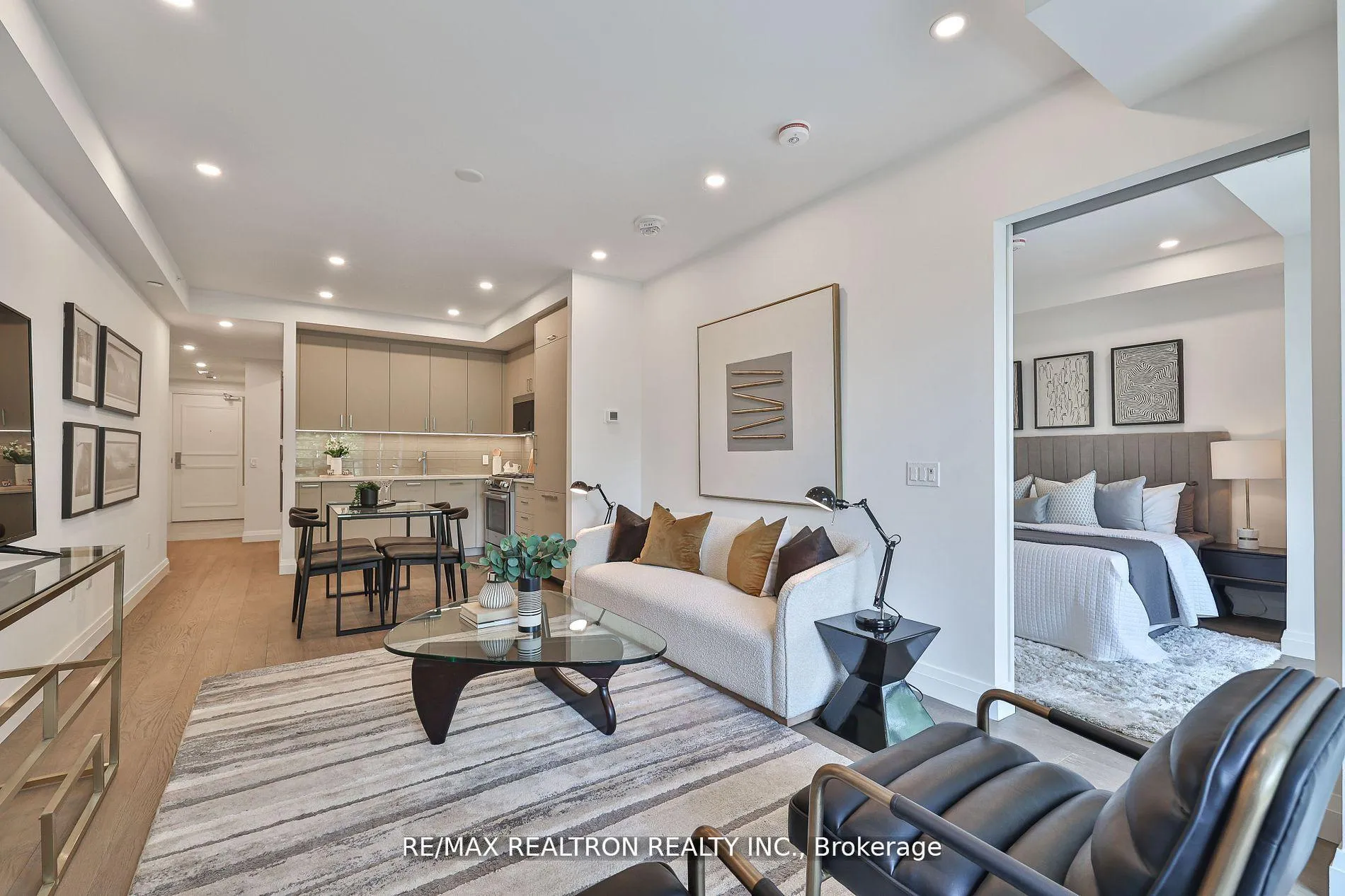 Photo 12 of Unit 403, 285 Avenue Road, Toronto, Casa Loma — HOMEH
