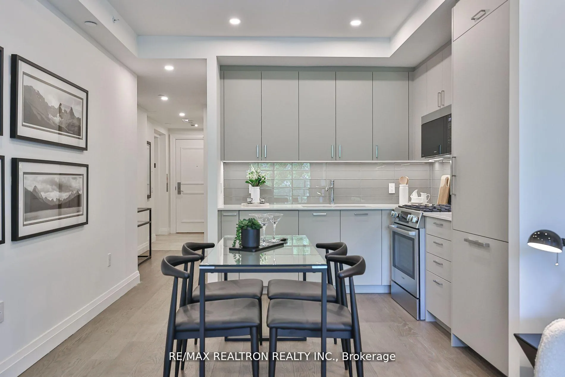 Photo 13 of Unit 403, 285 Avenue Road, Toronto, Casa Loma — HOMEH