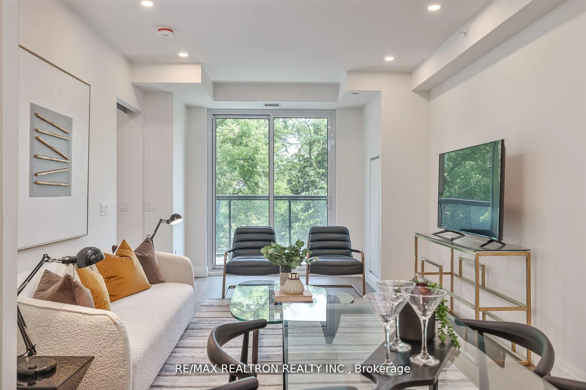 Photo 17 of Unit 403, 285 Avenue Road, Toronto, Casa Loma — HOMEH
