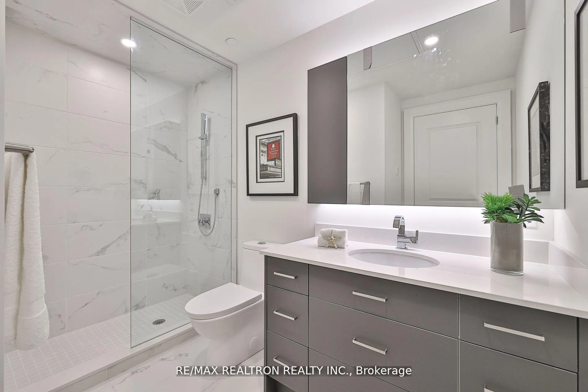 Photo 25 of Unit 403, 285 Avenue Road, Toronto, Casa Loma — HOMEH