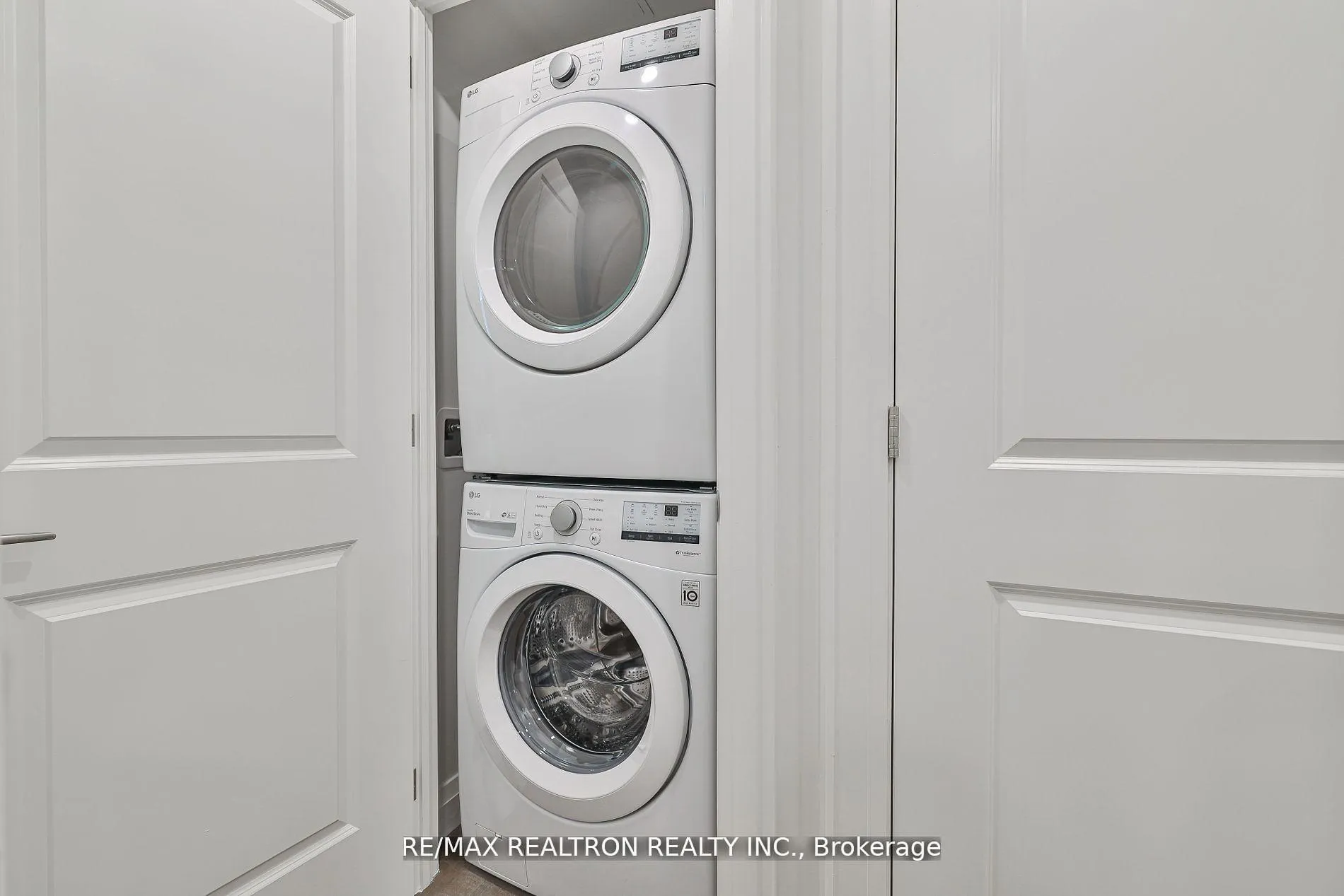 Photo 31 of Unit 403, 285 Avenue Road, Toronto, Casa Loma — HOMEH