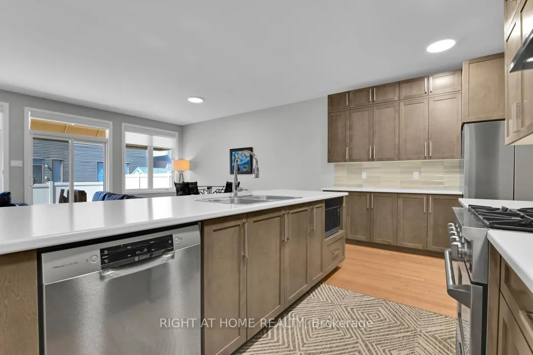 Photo 8 of 26 Stickleback Way, Ottawa, Avalon West — HOMEH