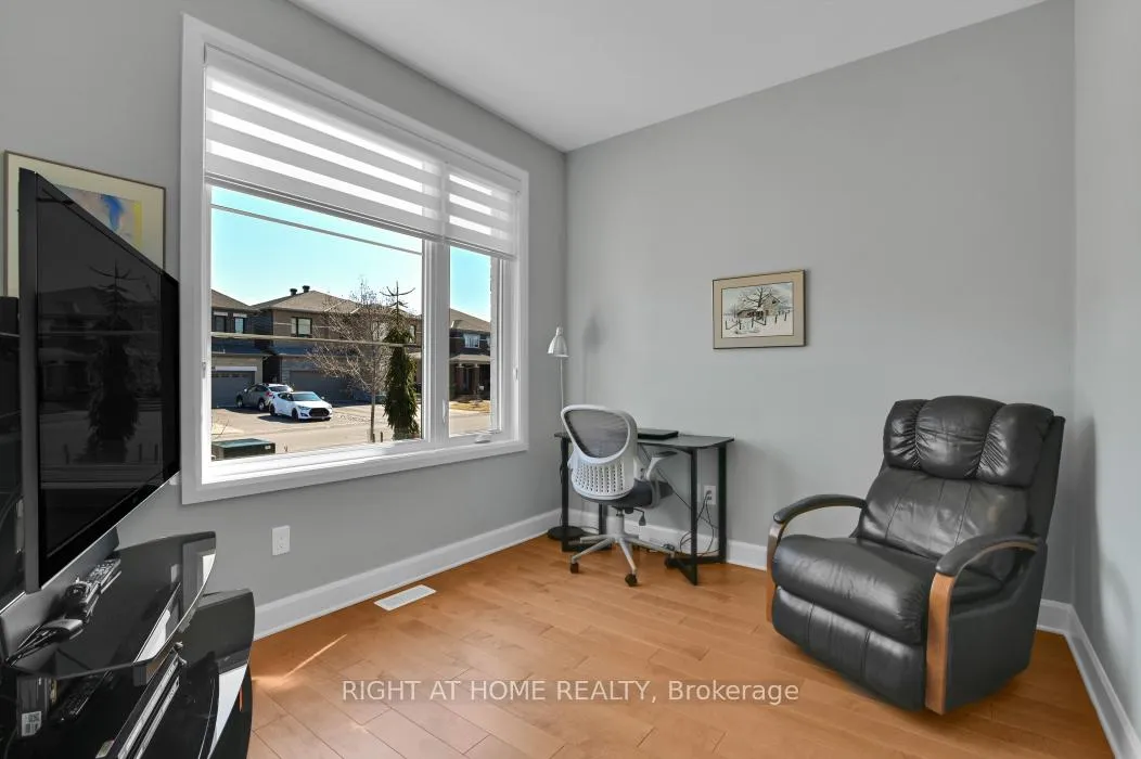 Photo 17 of 26 Stickleback Way, Ottawa, Avalon West — HOMEH