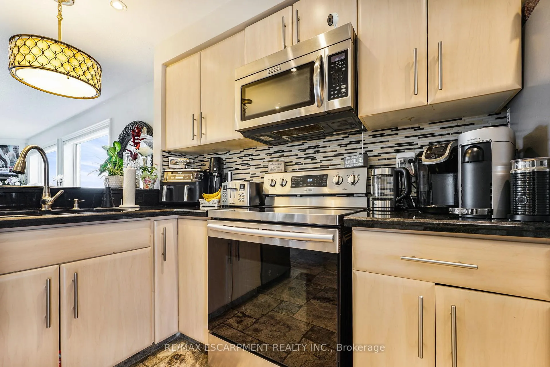 Photo 14 of 491-493 Dewitt Road, Hamilton, Stoney Creek — HOMEH