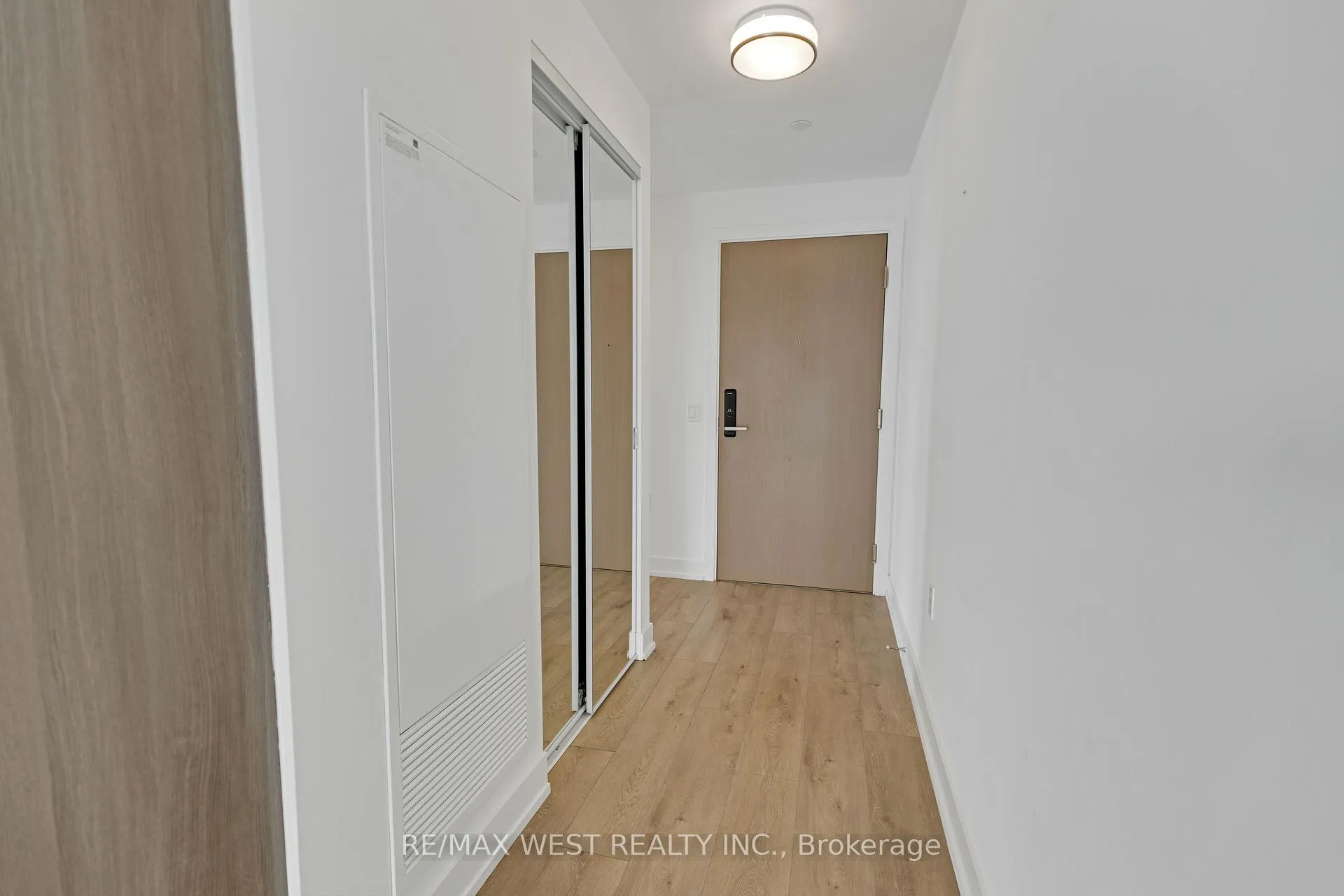 Photo 5 of Unit 2102, 575 Bloor Street, Toronto, North St. James Town — HOMEH