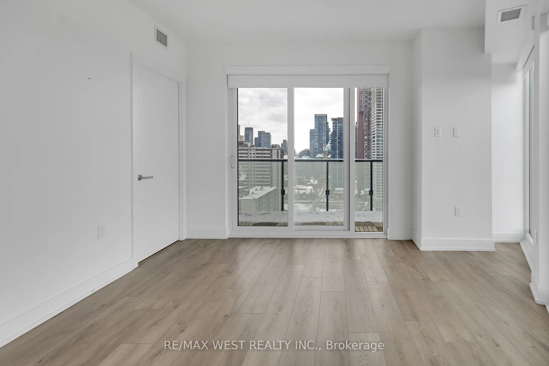 Photo 15 of Unit 2102, 575 Bloor Street, Toronto, North St. James Town — HOMEH