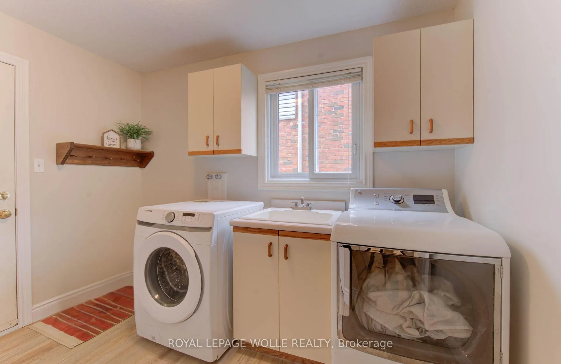 Photo 8 of 396 Otterbein Road, Kitchener — HOMEH