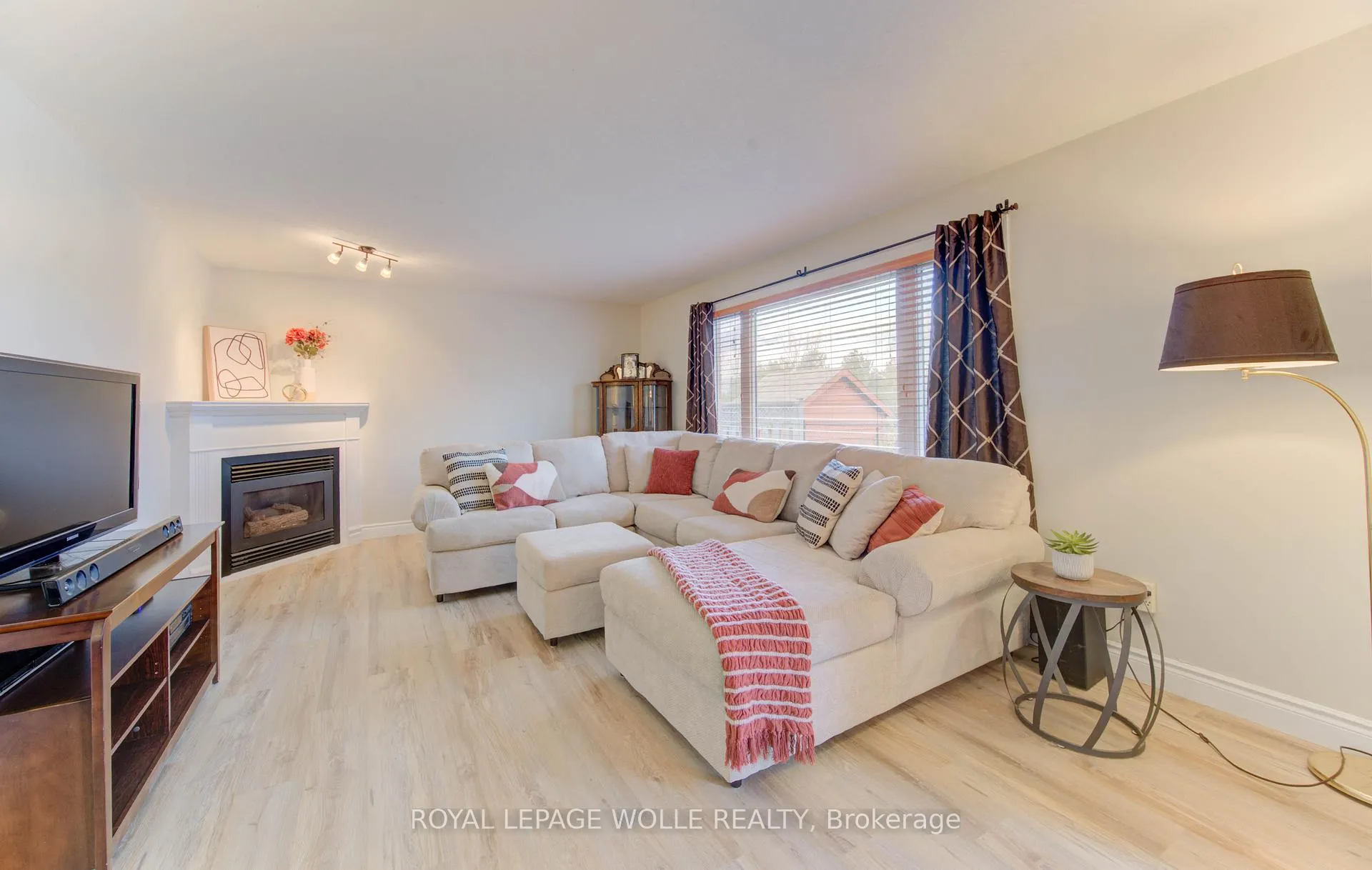 Photo 18 of 396 Otterbein Road, Kitchener — HOMEH