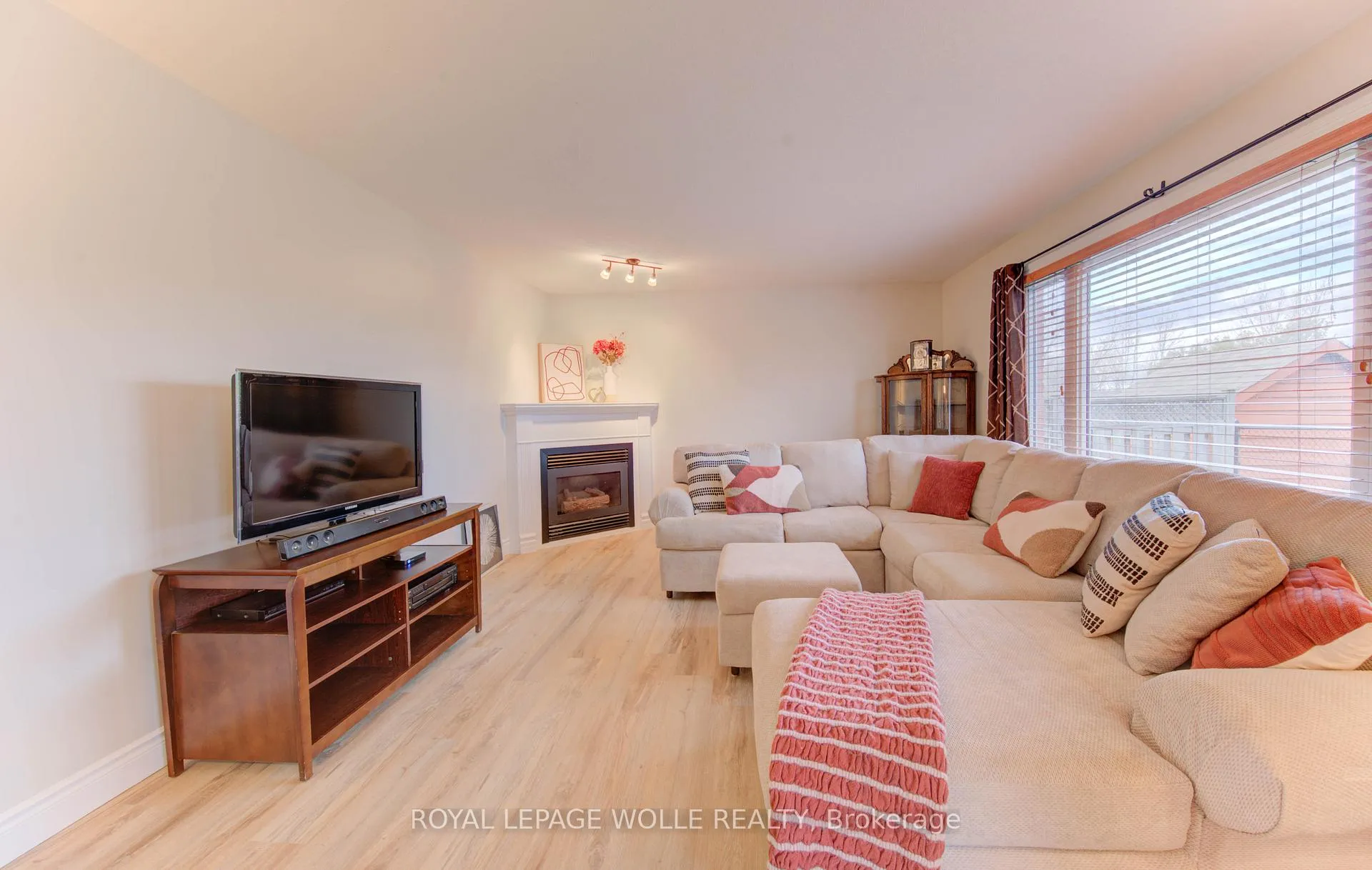 Photo 19 of 396 Otterbein Road, Kitchener — HOMEH