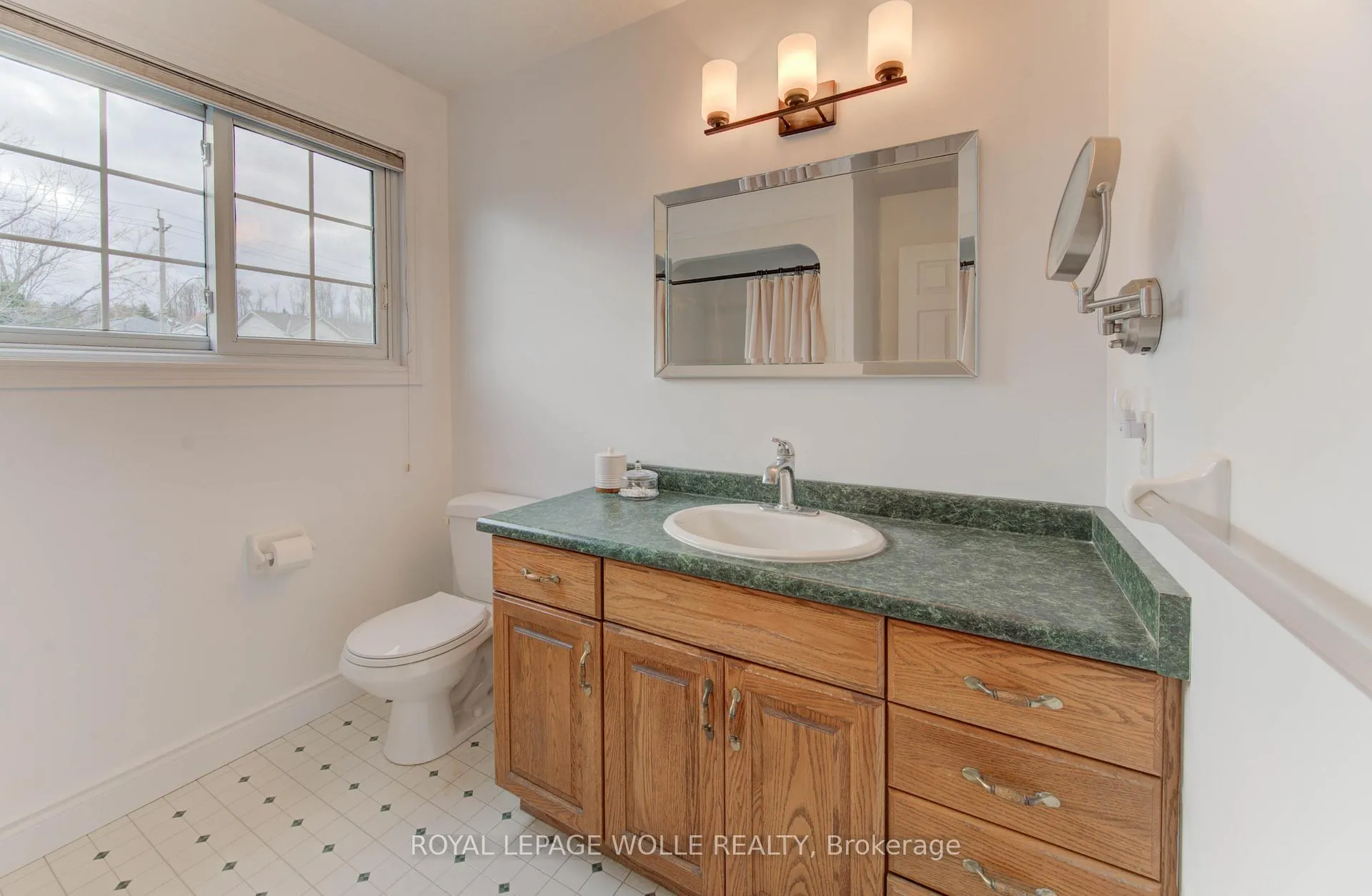 Photo 31 of 396 Otterbein Road, Kitchener — HOMEH