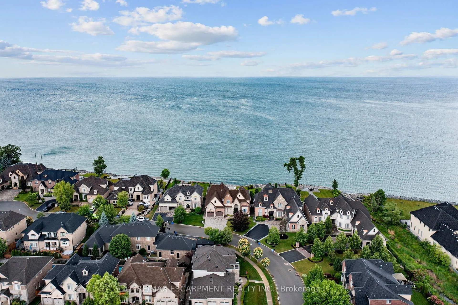 Photo 2 of 56 Aquamarine Drive, Hamilton, Lakeshore — HOMEH