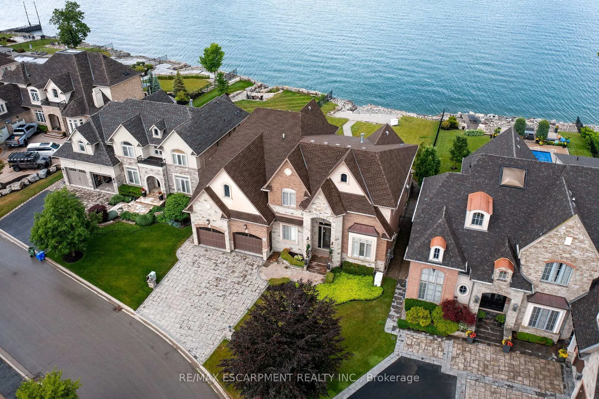 Photo 3 of 56 Aquamarine Drive, Hamilton, Lakeshore — HOMEH