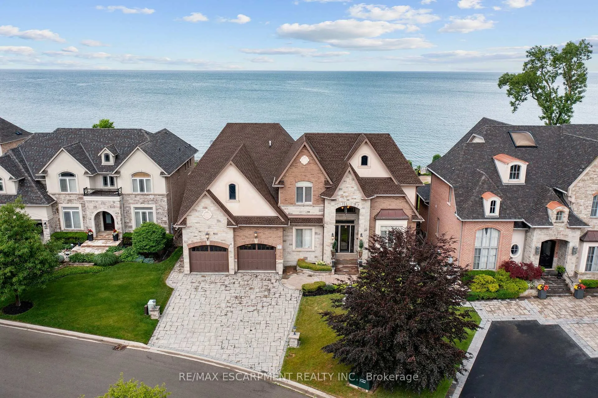 Photo 4 of 56 Aquamarine Drive, Hamilton, Lakeshore — HOMEH