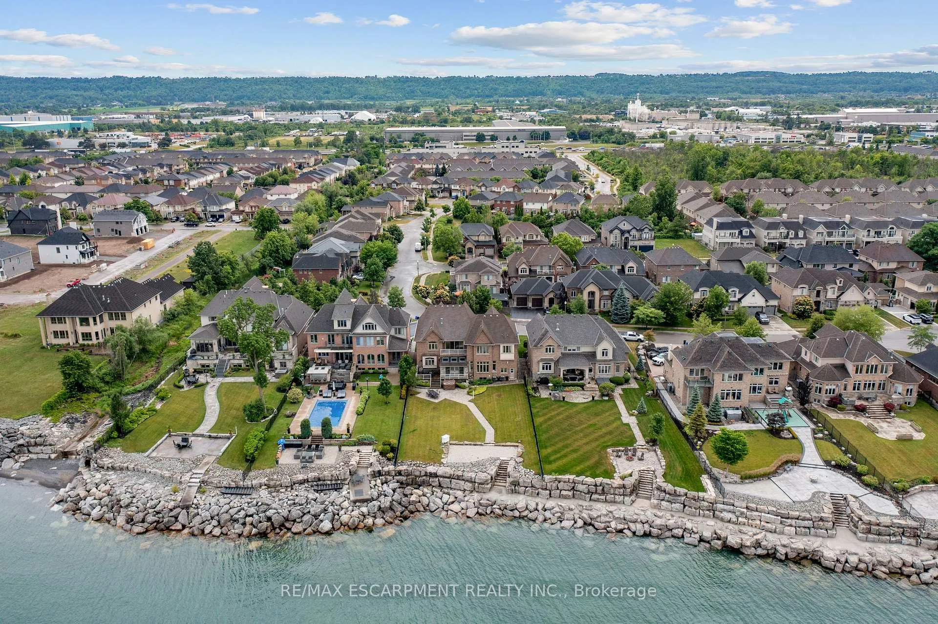 Photo 6 of 56 Aquamarine Drive, Hamilton, Lakeshore — HOMEH