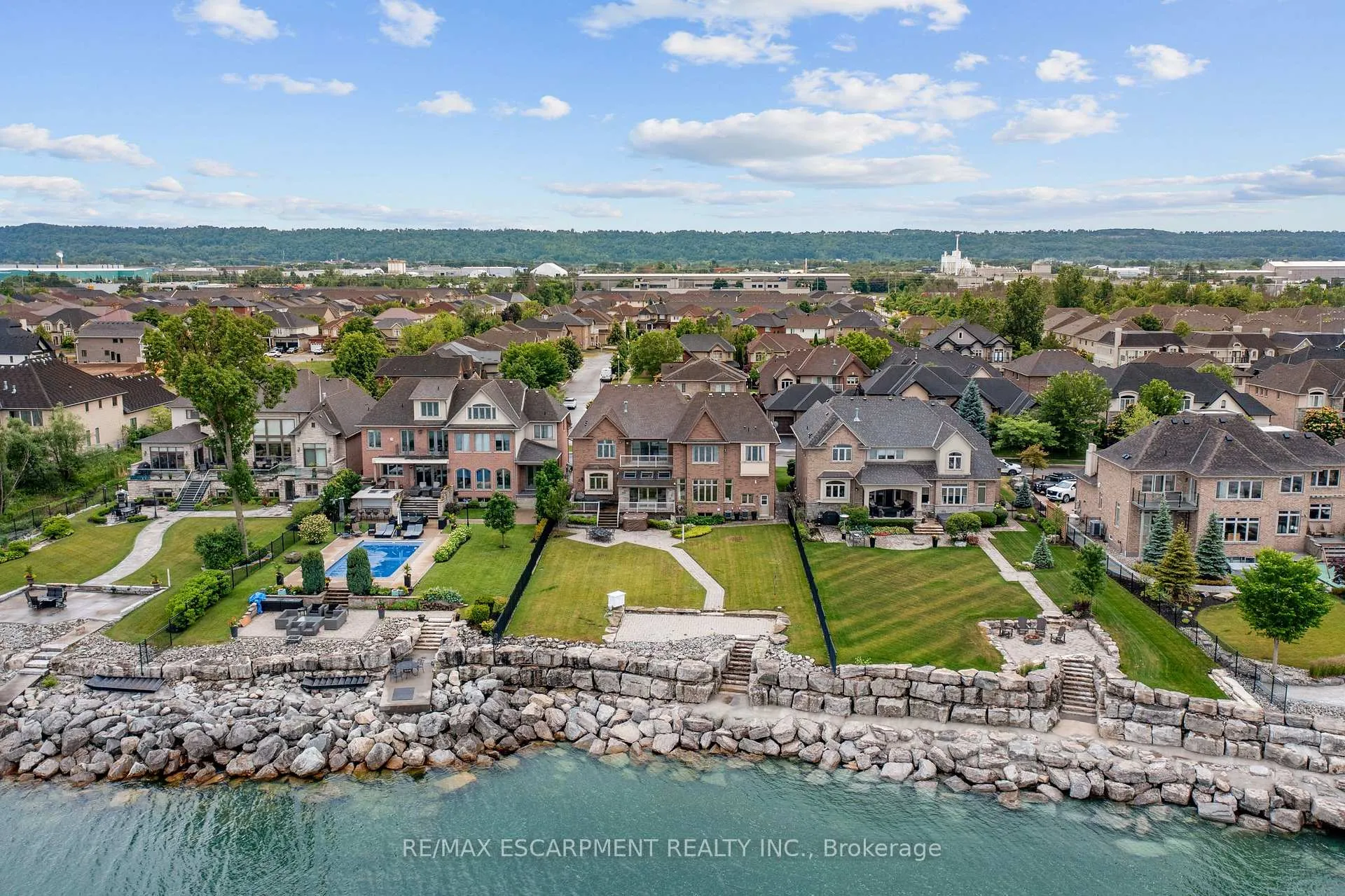 Photo 7 of 56 Aquamarine Drive, Hamilton, Lakeshore — HOMEH