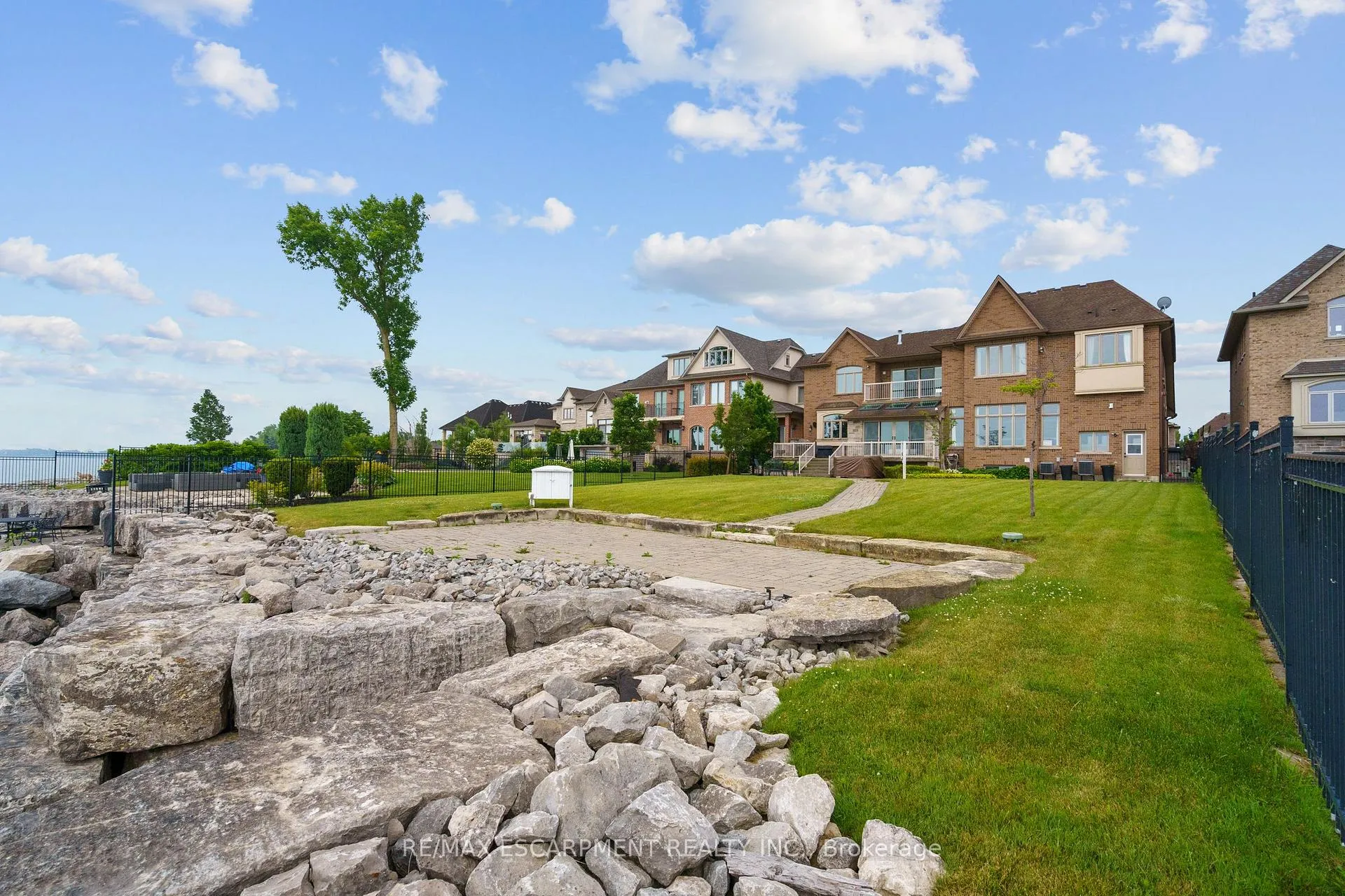 Photo 11 of 56 Aquamarine Drive, Hamilton, Lakeshore — HOMEH