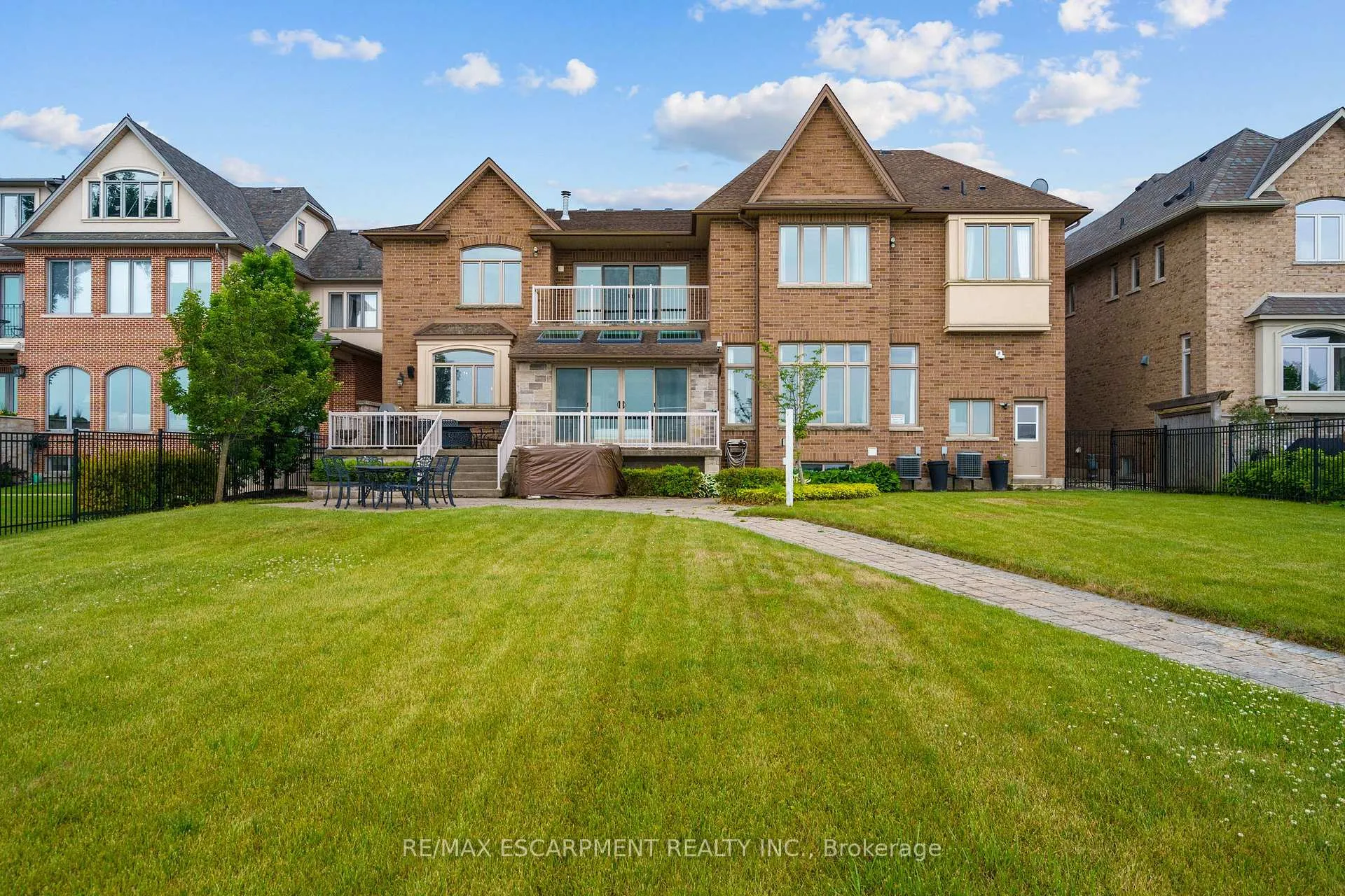 Photo 12 of 56 Aquamarine Drive, Hamilton, Lakeshore — HOMEH