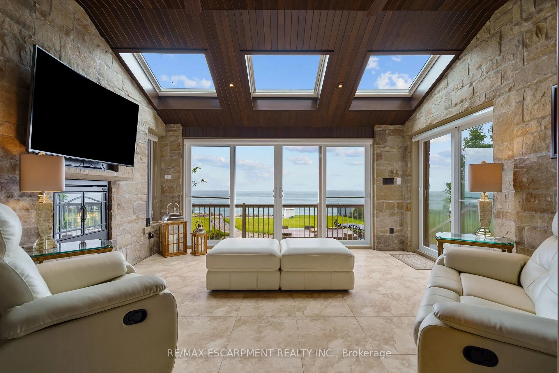 Photo 23 of 56 Aquamarine Drive, Hamilton, Lakeshore — HOMEH