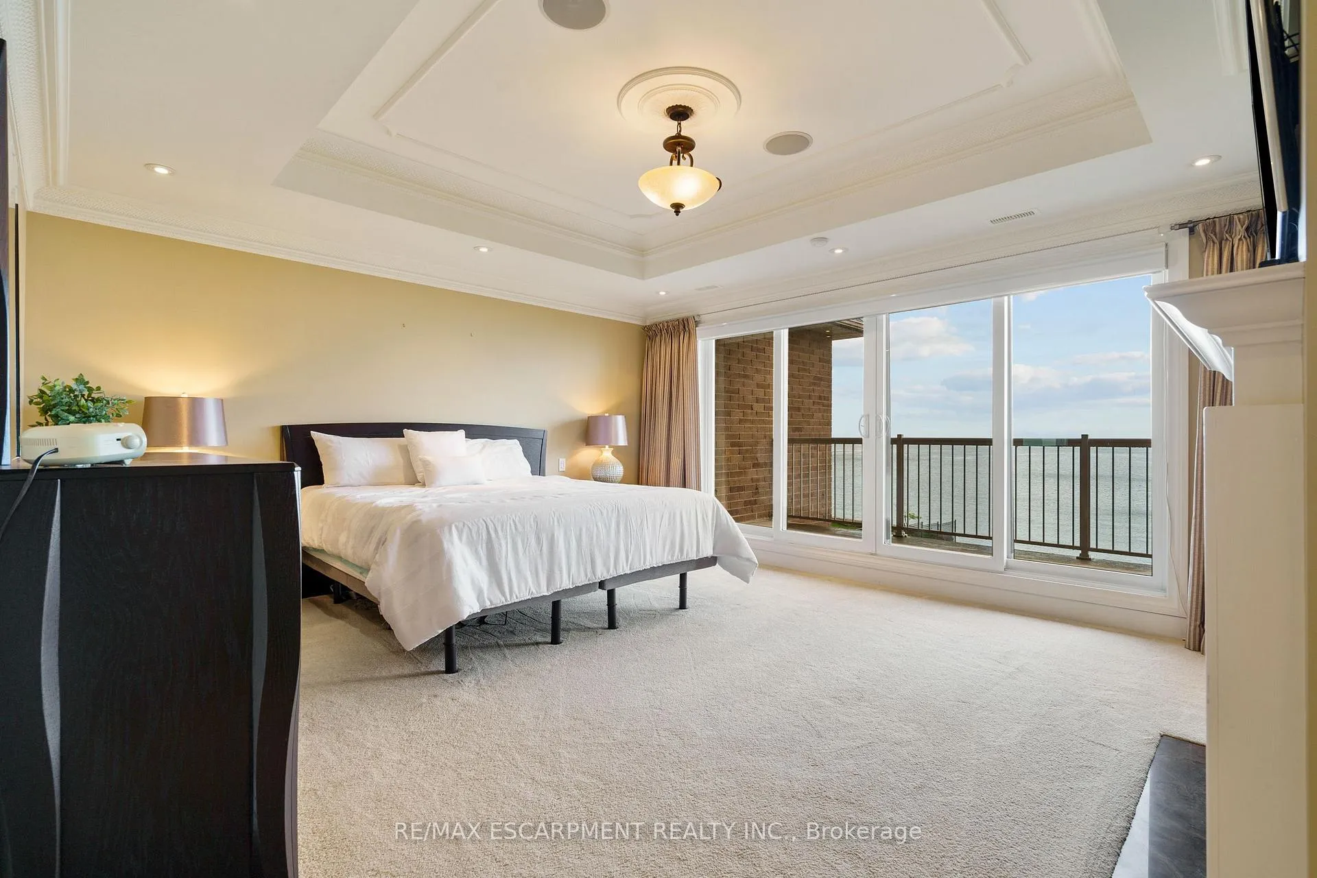 Photo 26 of 56 Aquamarine Drive, Hamilton, Lakeshore — HOMEH