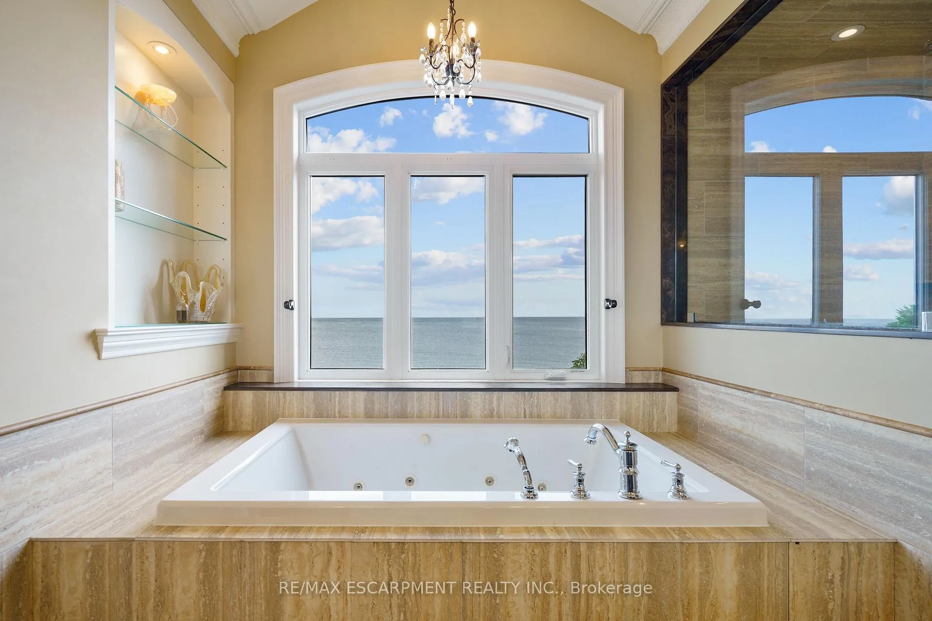 Photo 29 of 56 Aquamarine Drive, Hamilton, Lakeshore — HOMEH