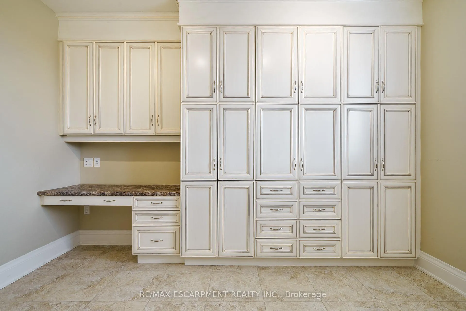 Photo 38 of 56 Aquamarine Drive, Hamilton, Lakeshore — HOMEH