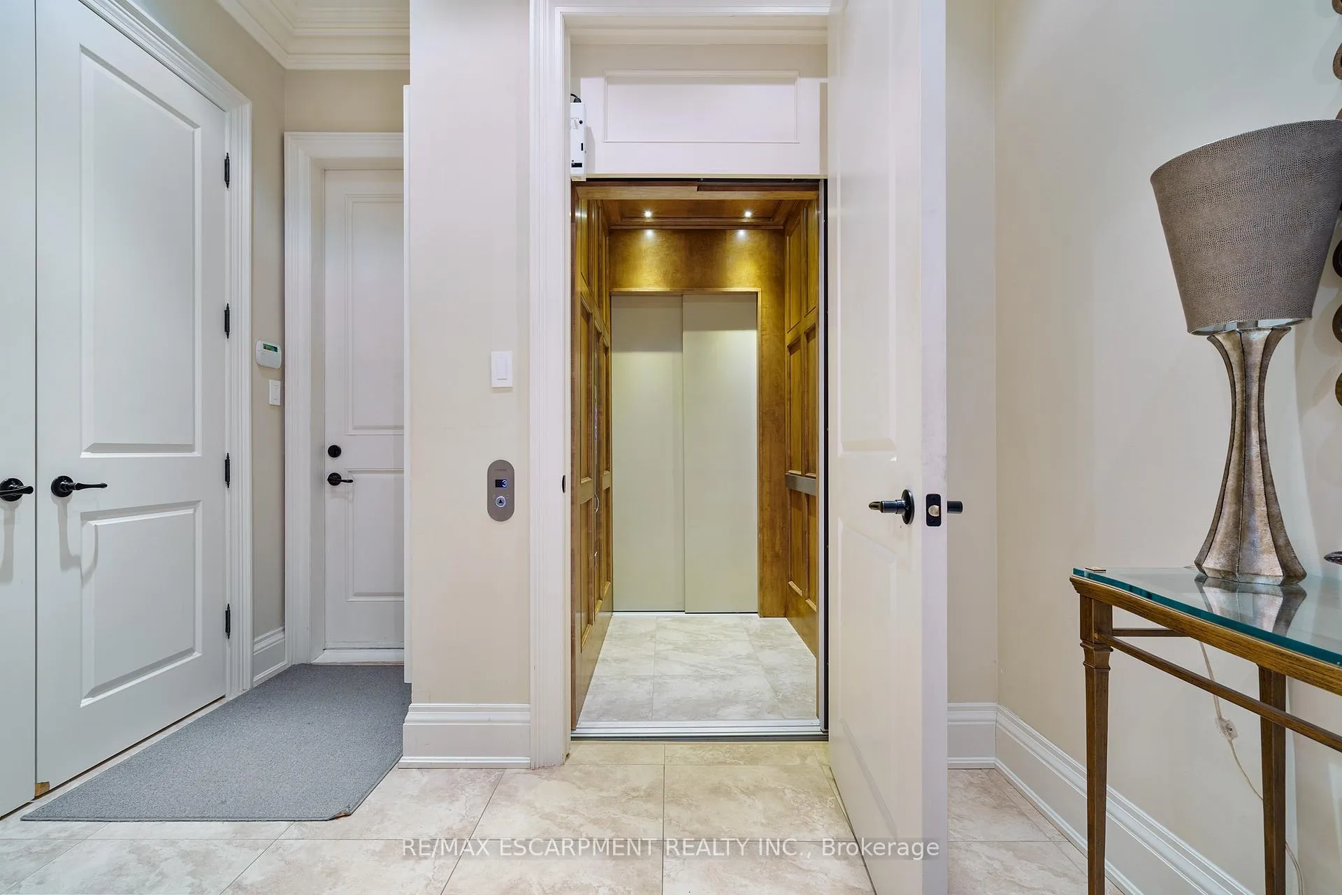 Photo 42 of 56 Aquamarine Drive, Hamilton, Lakeshore — HOMEH