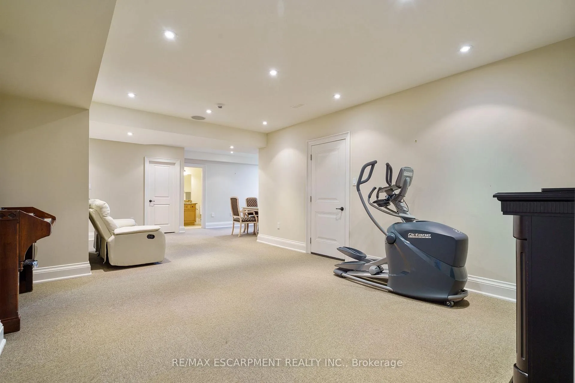 Photo 43 of 56 Aquamarine Drive, Hamilton, Lakeshore — HOMEH