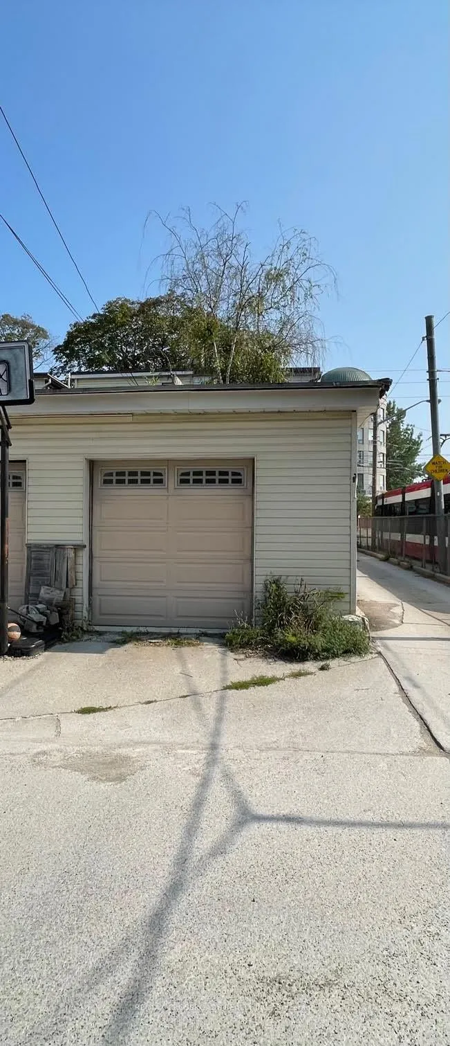 Photo 12 of 1756 Queen Street E, Toronto, The Beaches — HOMEH