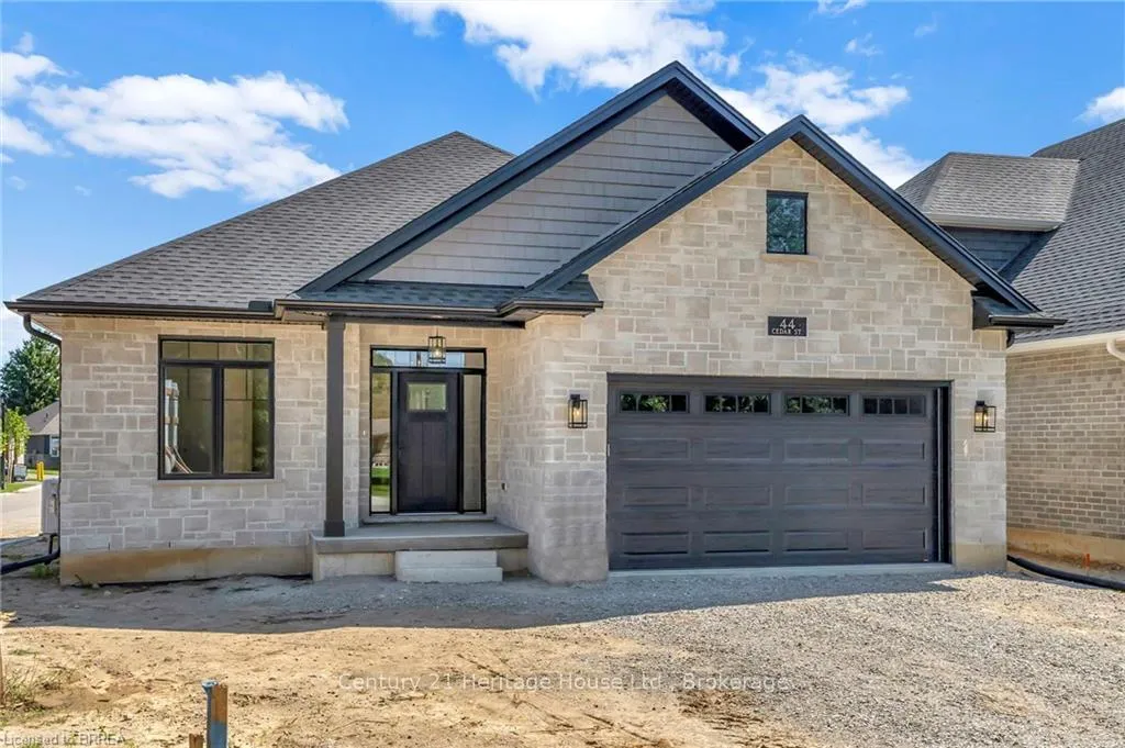 Photo 2 of 44 Cedar Street, Brant, Paris — HOMEH