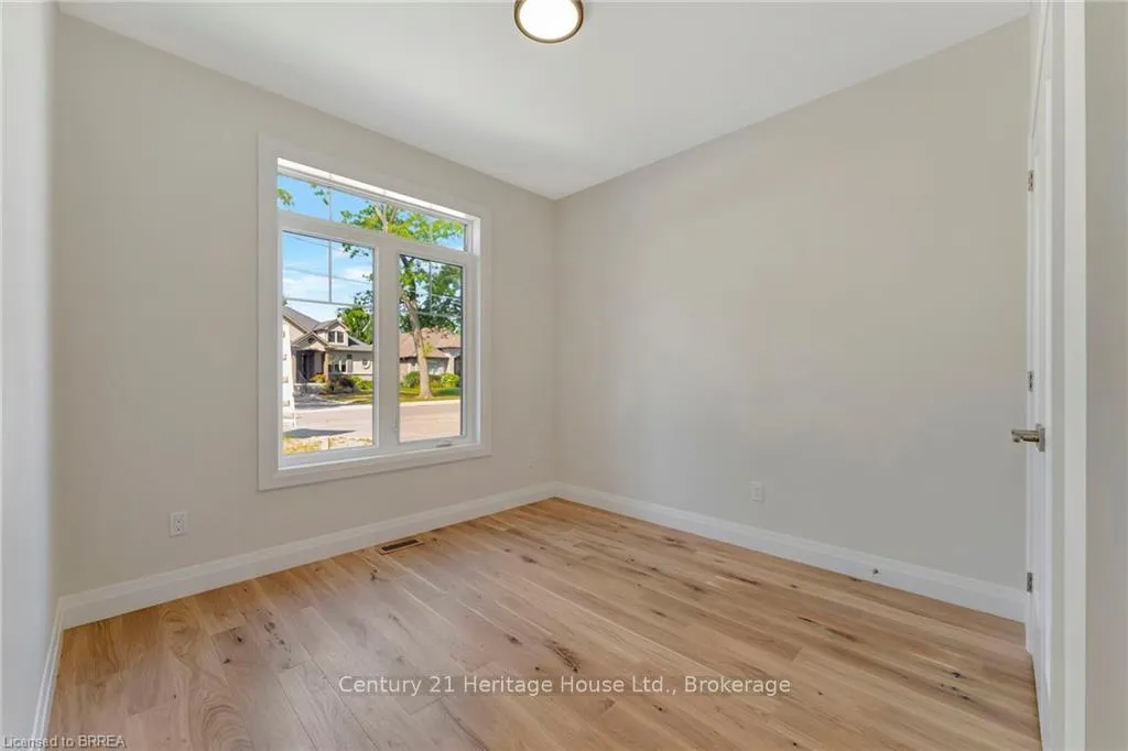 Photo 7 of 44 Cedar Street, Brant, Paris — HOMEH