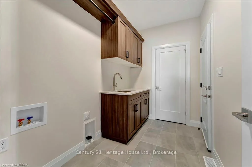 Photo 8 of 44 Cedar Street, Brant, Paris — HOMEH