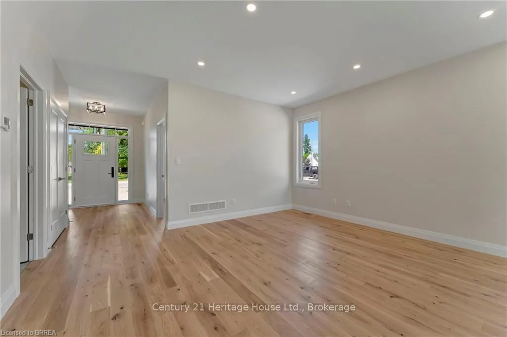 Photo 9 of 44 Cedar Street, Brant, Paris — HOMEH