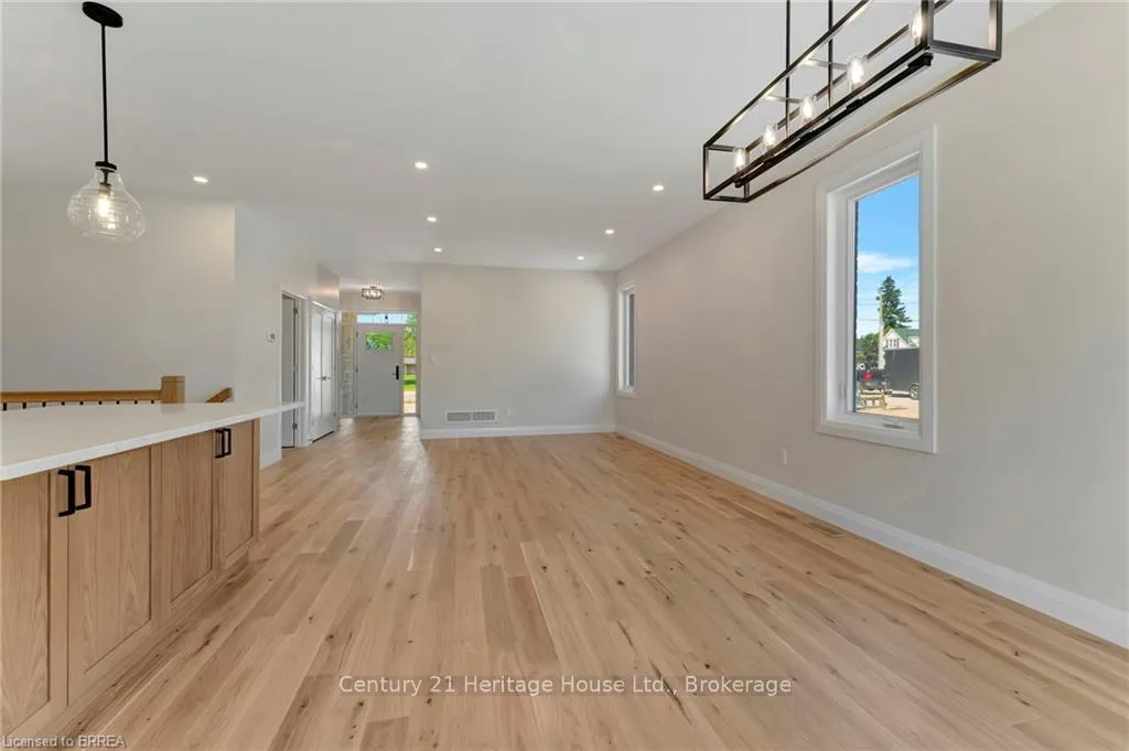 Photo 11 of 44 Cedar Street, Brant, Paris — HOMEH