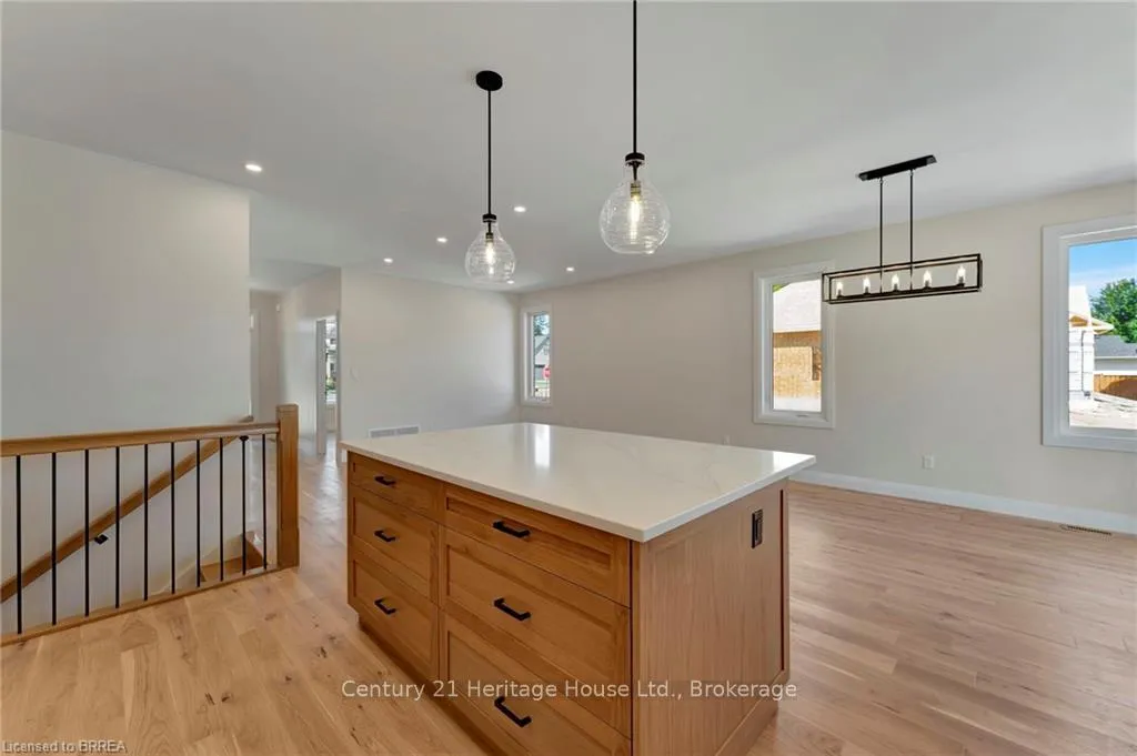 Photo 17 of 44 Cedar Street, Brant, Paris — HOMEH