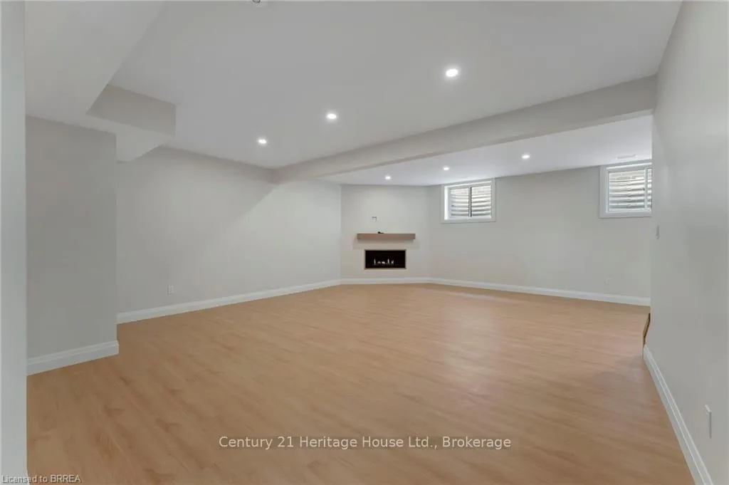 Photo 32 of 44 Cedar Street, Brant, Paris — HOMEH