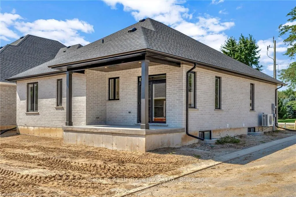 Photo 37 of 44 Cedar Street, Brant, Paris — HOMEH