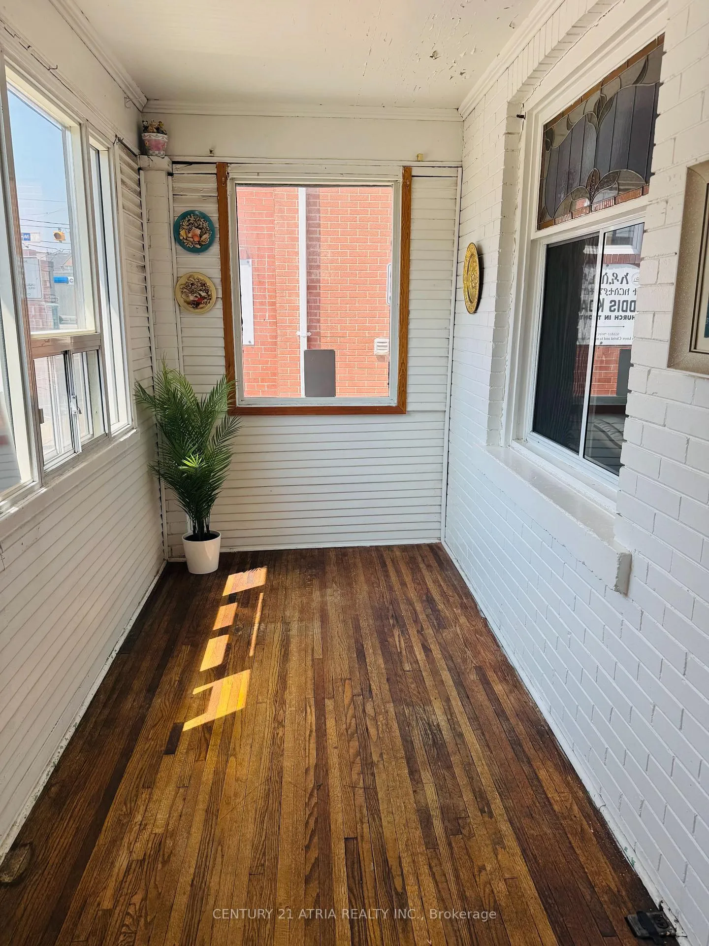 Photo 2 of 869 Pape Avenue E, Toronto, Danforth Village-East York — HOMEH