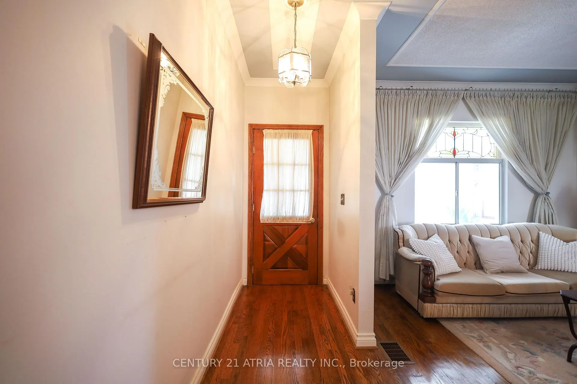 Photo 4 of 869 Pape Avenue E, Toronto, Danforth Village-East York — HOMEH