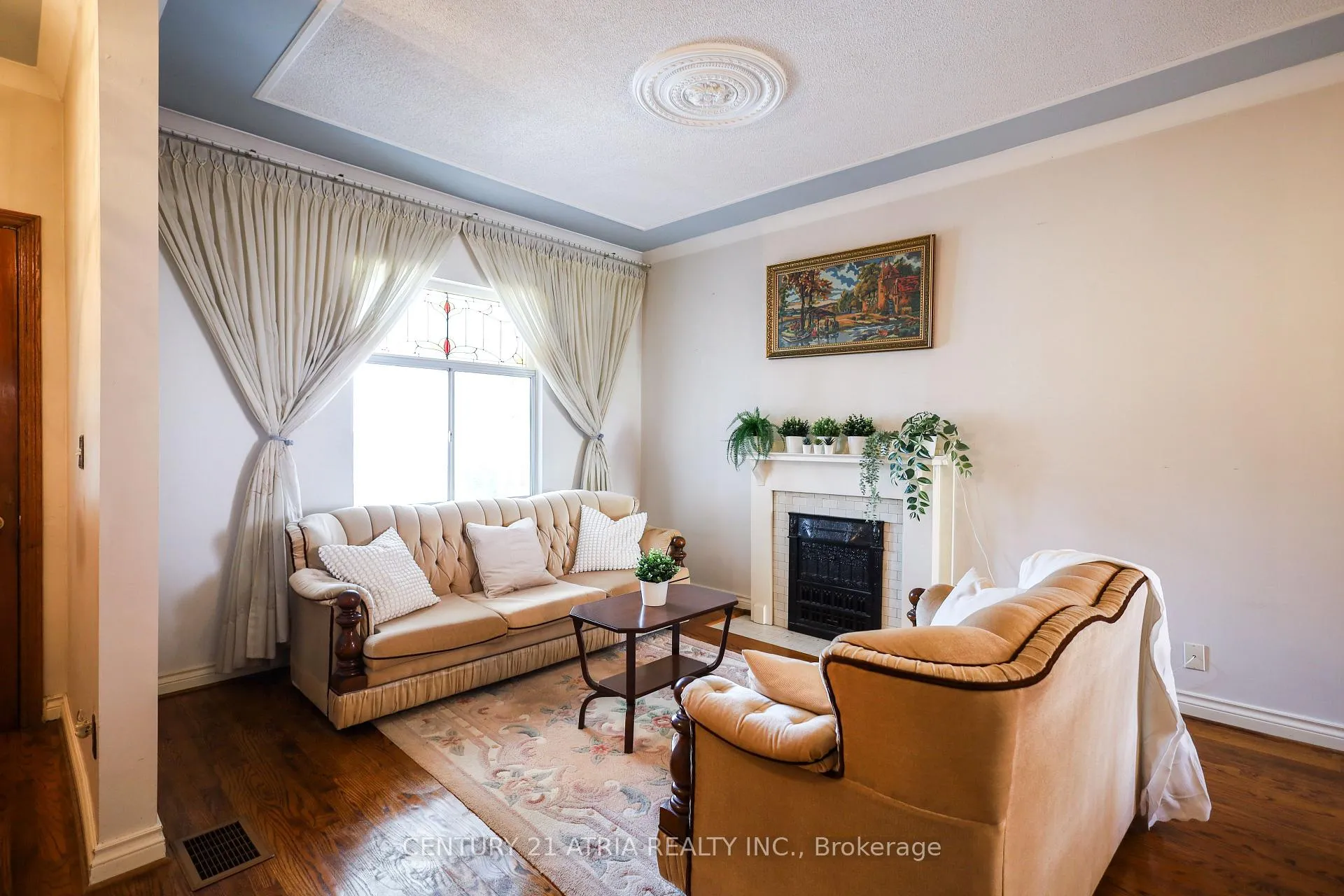 Photo 5 of 869 Pape Avenue E, Toronto, Danforth Village-East York — HOMEH
