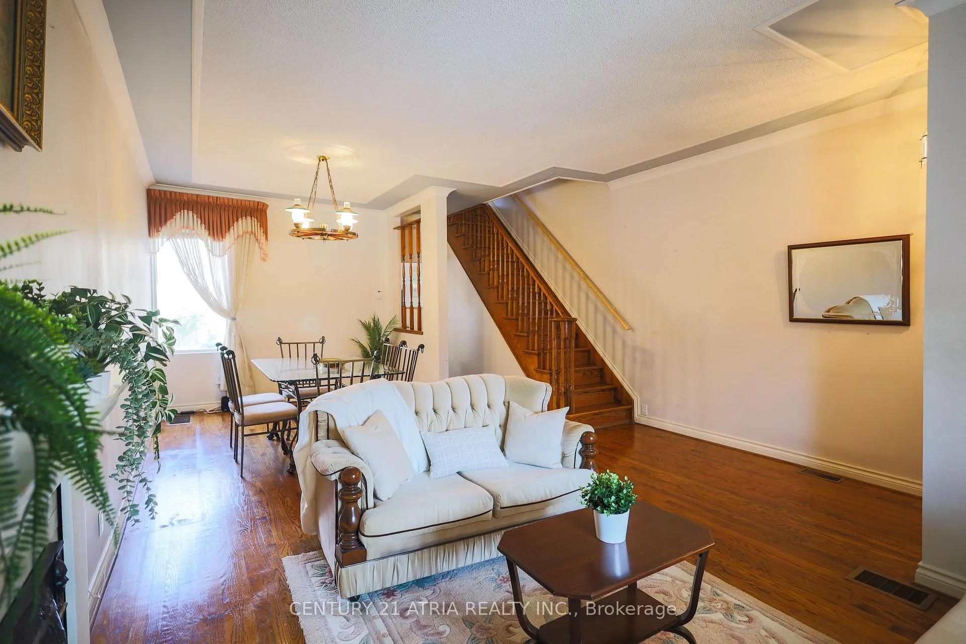 Photo 7 of 869 Pape Avenue E, Toronto, Danforth Village-East York — HOMEH