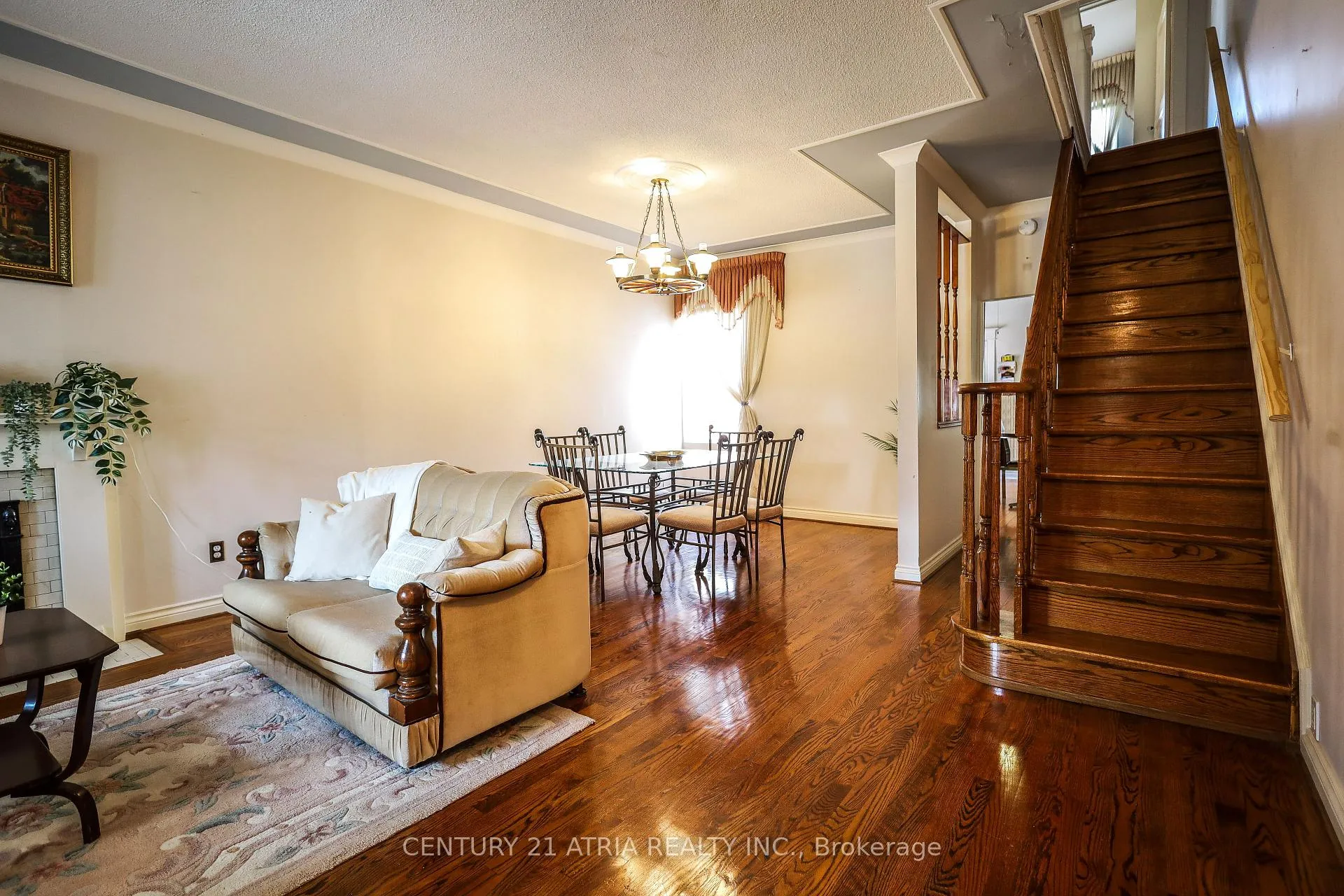 Photo 8 of 869 Pape Avenue E, Toronto, Danforth Village-East York — HOMEH