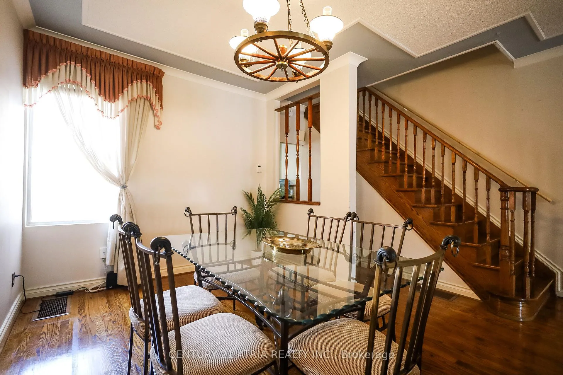 Photo 11 of 869 Pape Avenue E, Toronto, Danforth Village-East York — HOMEH