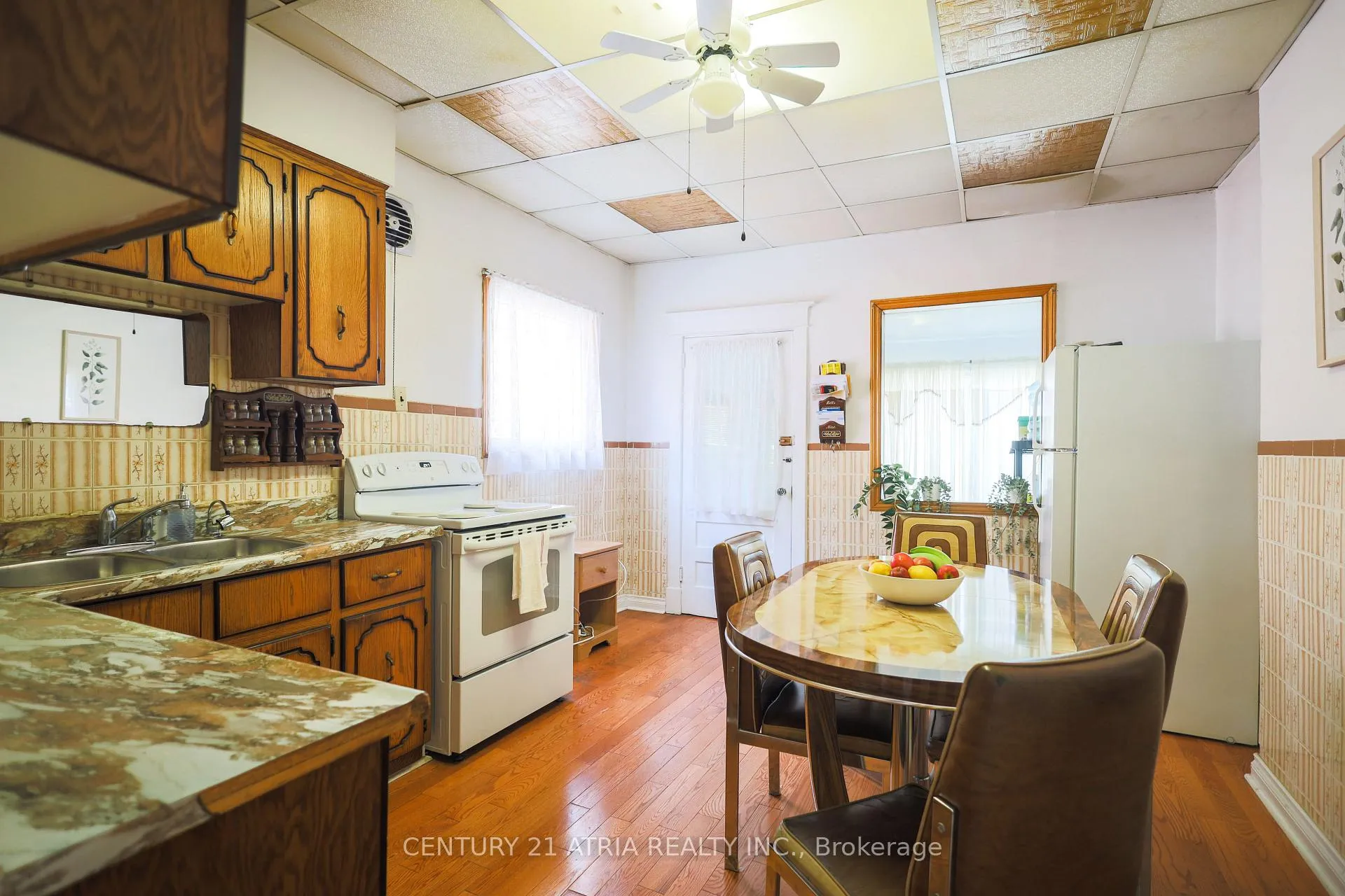 Photo 12 of 869 Pape Avenue E, Toronto, Danforth Village-East York — HOMEH