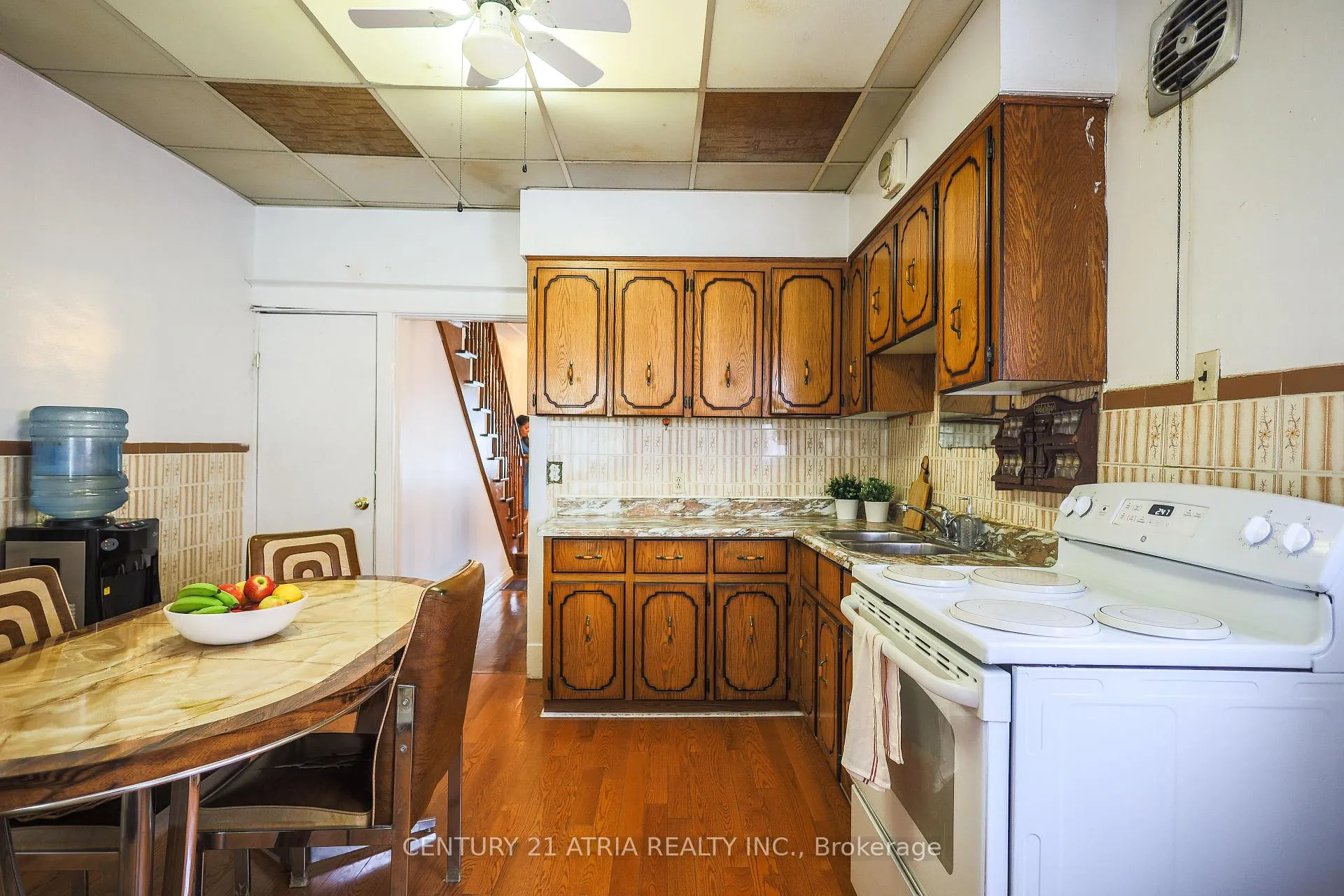 Photo 13 of 869 Pape Avenue E, Toronto, Danforth Village-East York — HOMEH