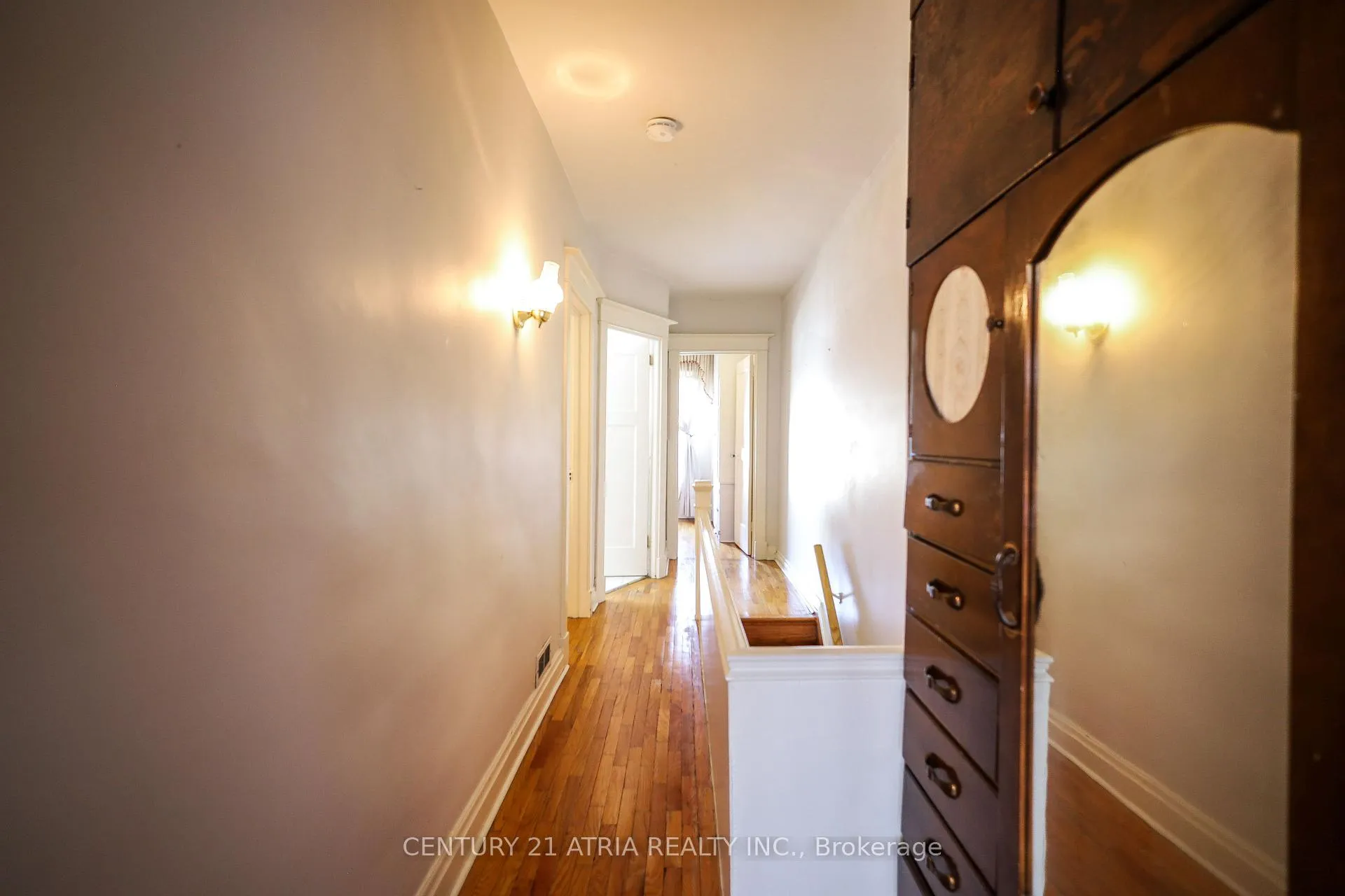 Photo 16 of 869 Pape Avenue E, Toronto, Danforth Village-East York — HOMEH