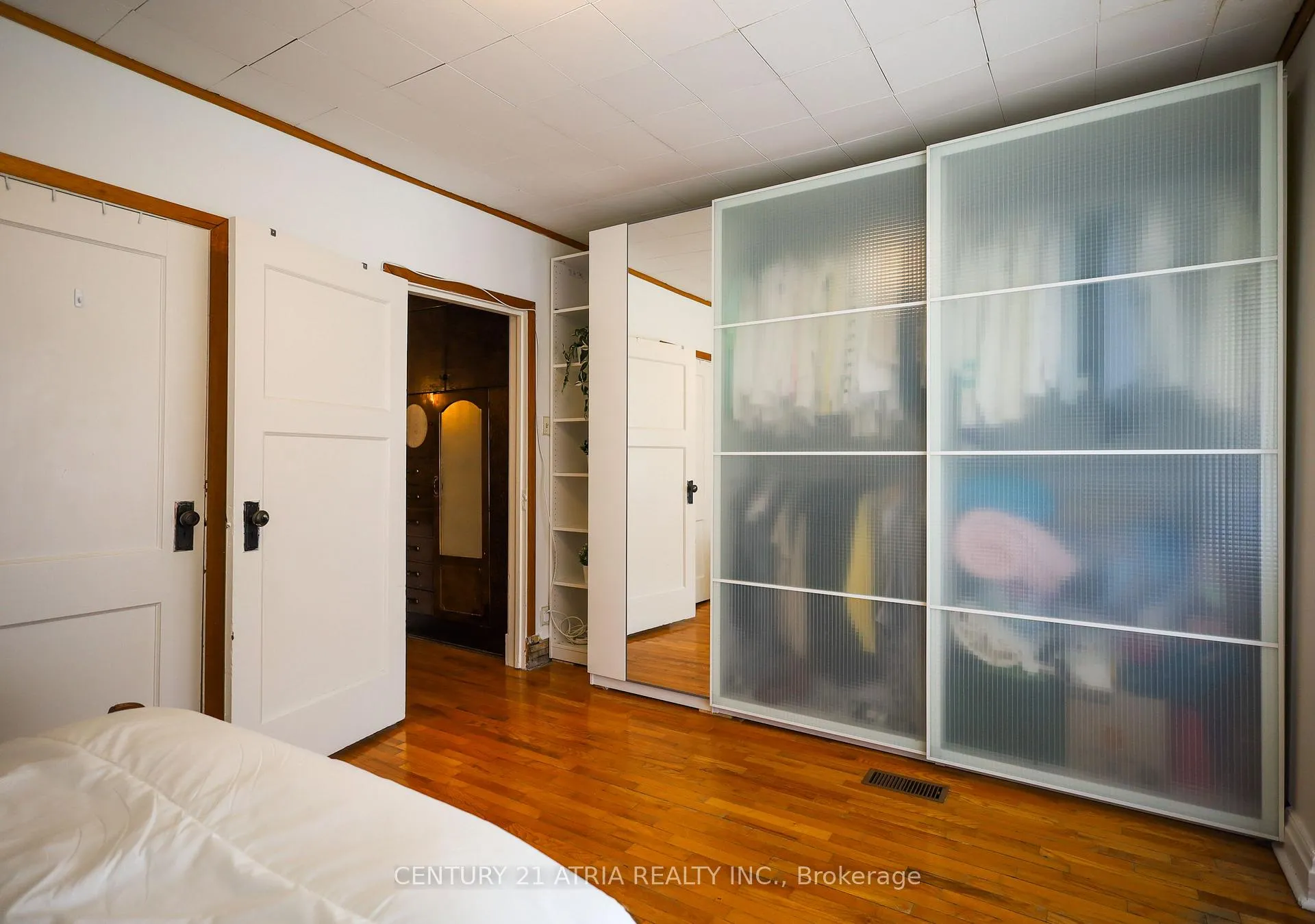Photo 19 of 869 Pape Avenue E, Toronto, Danforth Village-East York — HOMEH