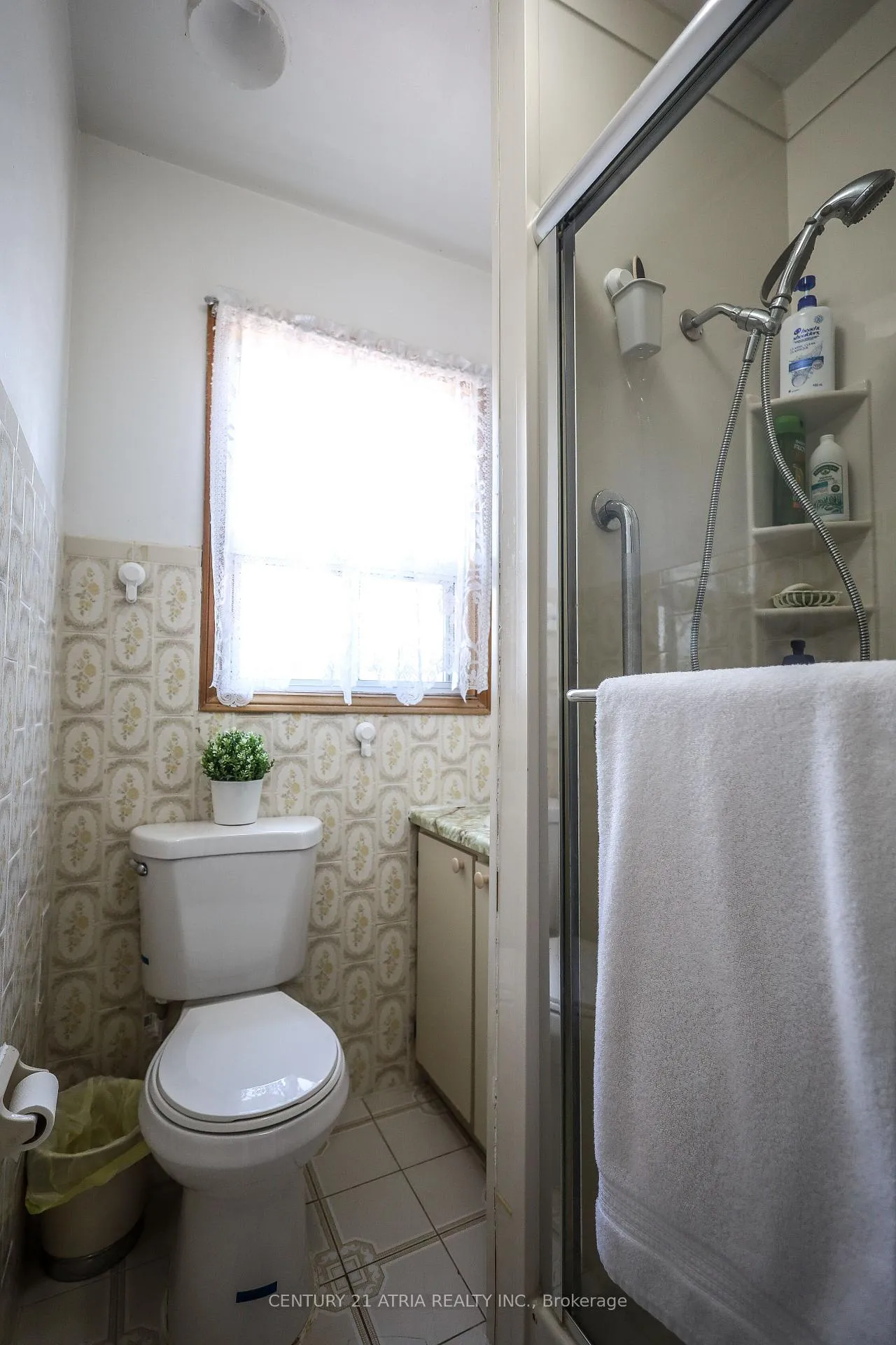 Photo 24 of 869 Pape Avenue E, Toronto, Danforth Village-East York — HOMEH